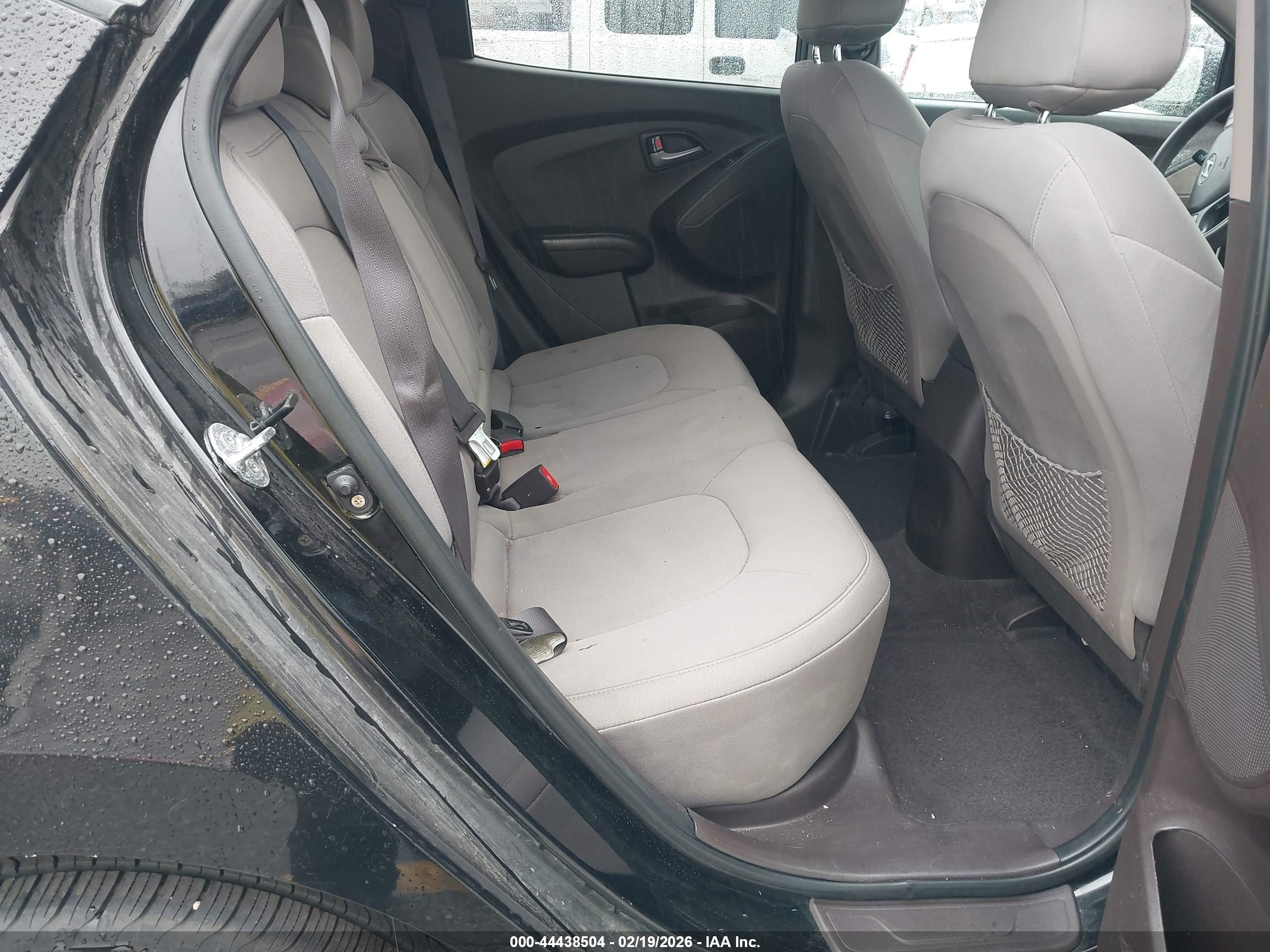 HYUNDAI TUCSON image 8