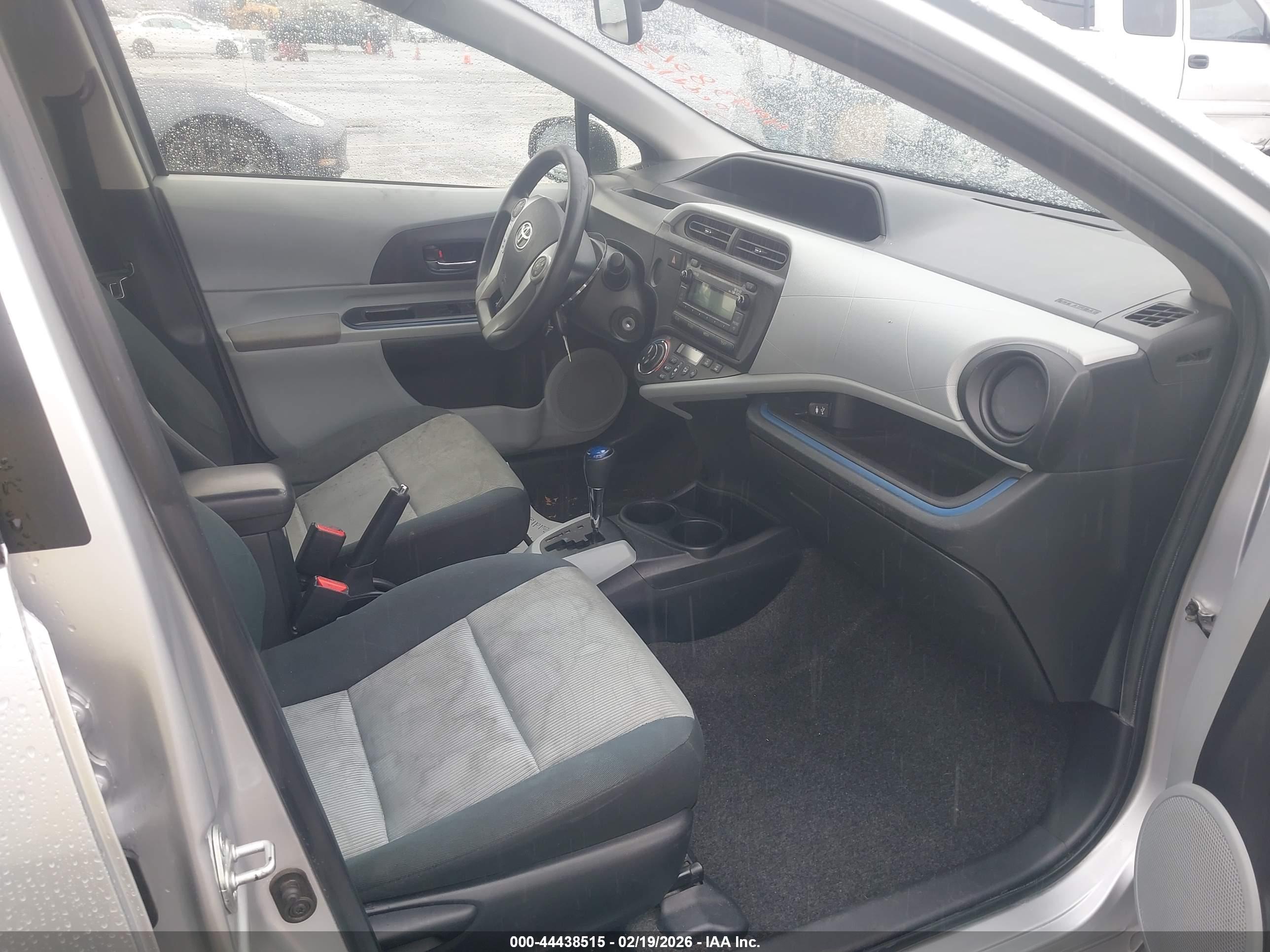 TOYOTA PRIUS image 5
