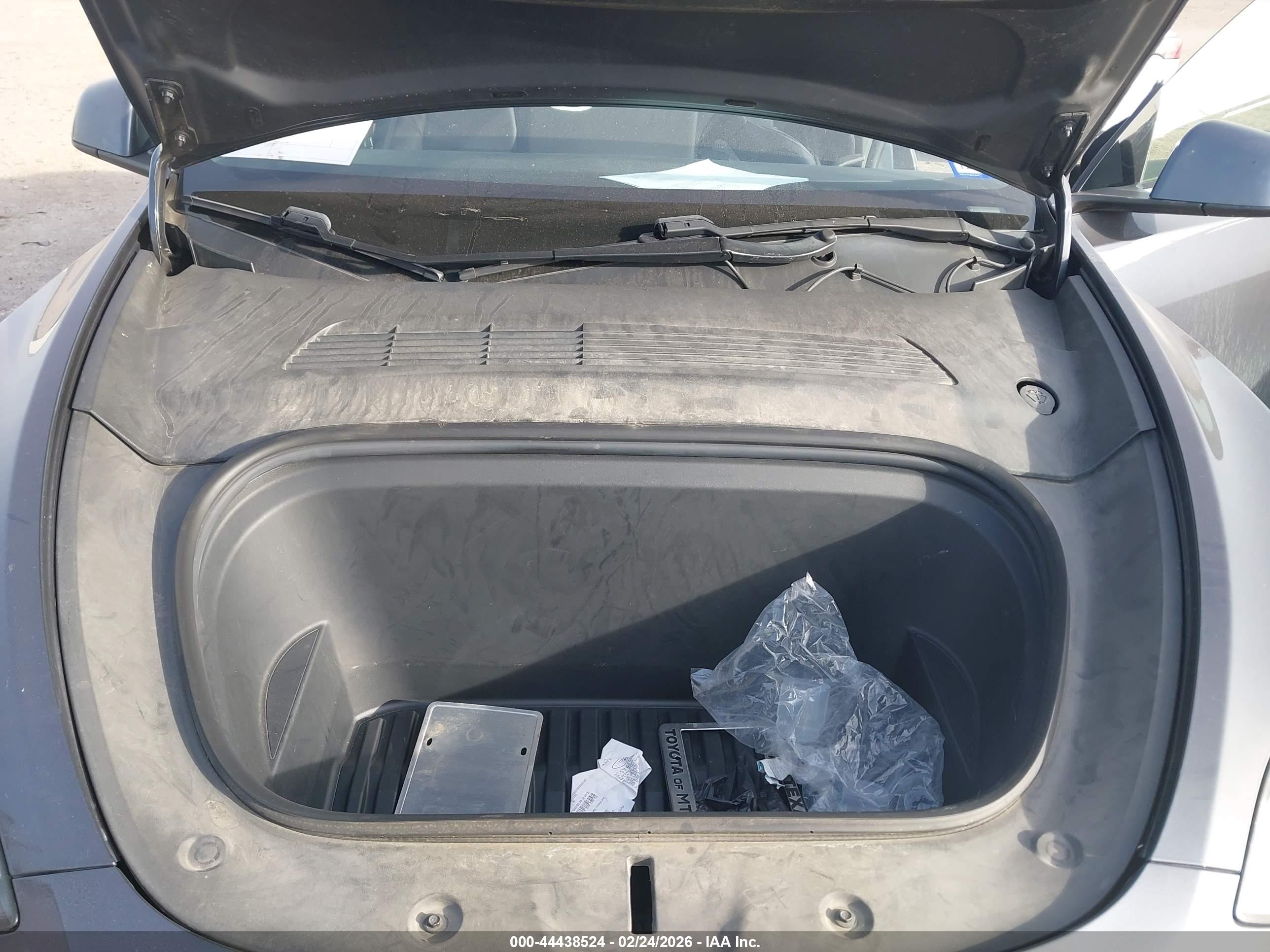 TESLA MODEL image 10