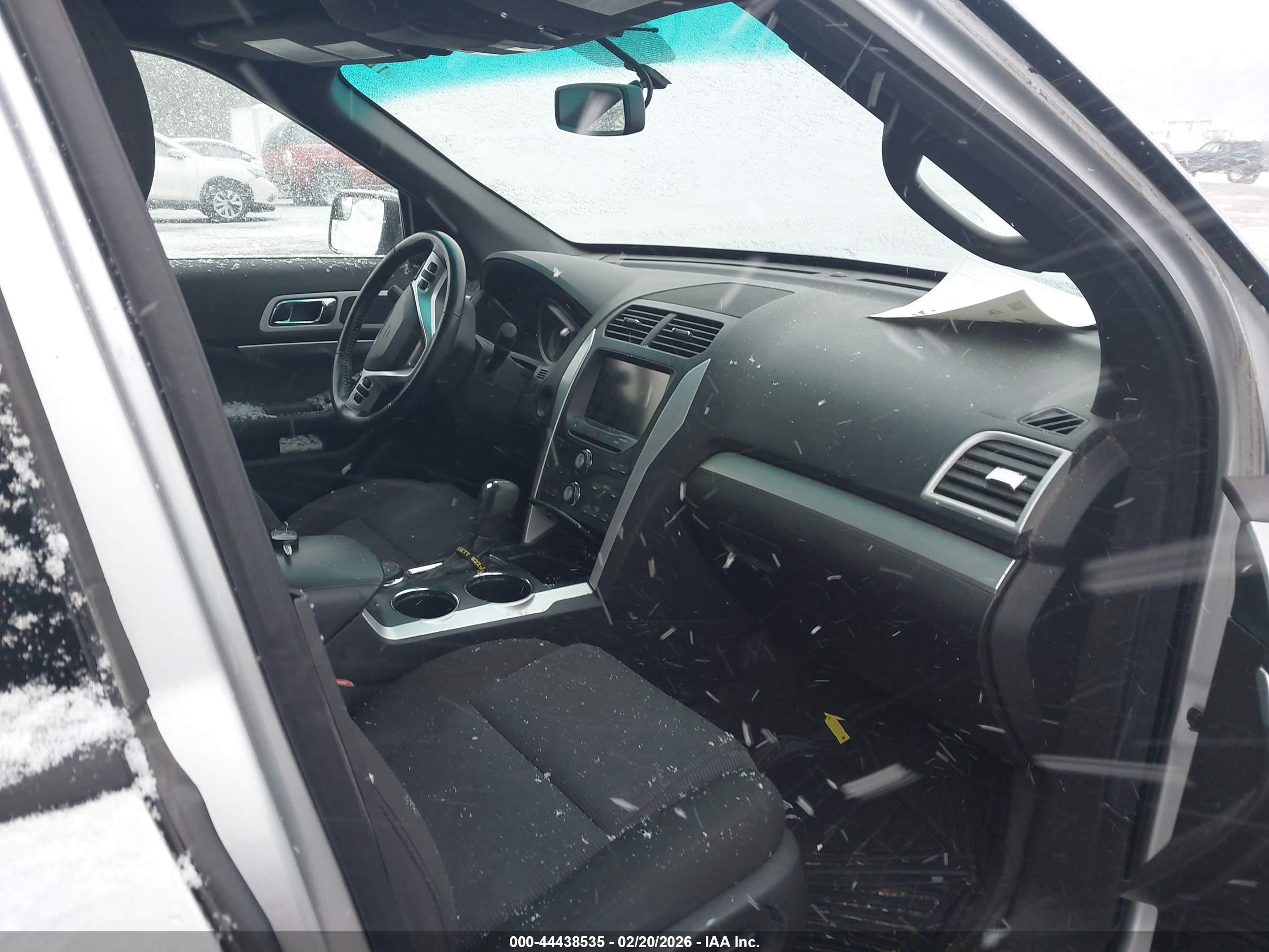 FORD EXPLORER image 5