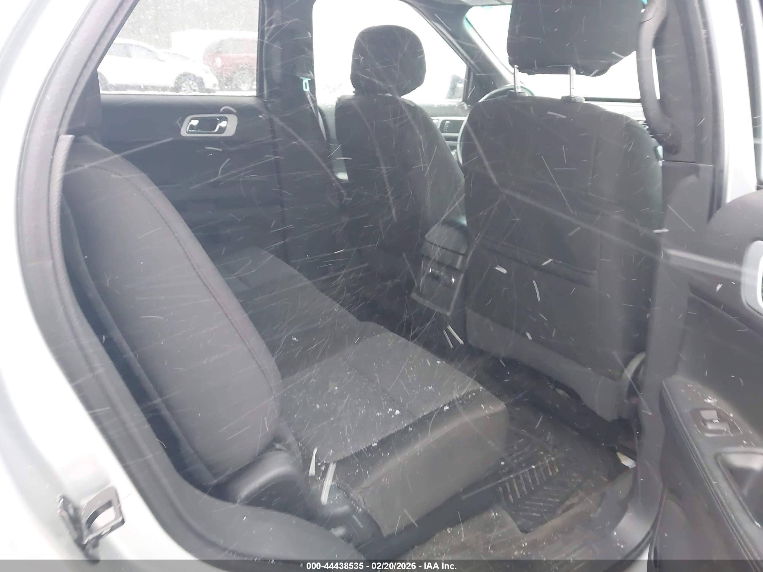 FORD EXPLORER image 8