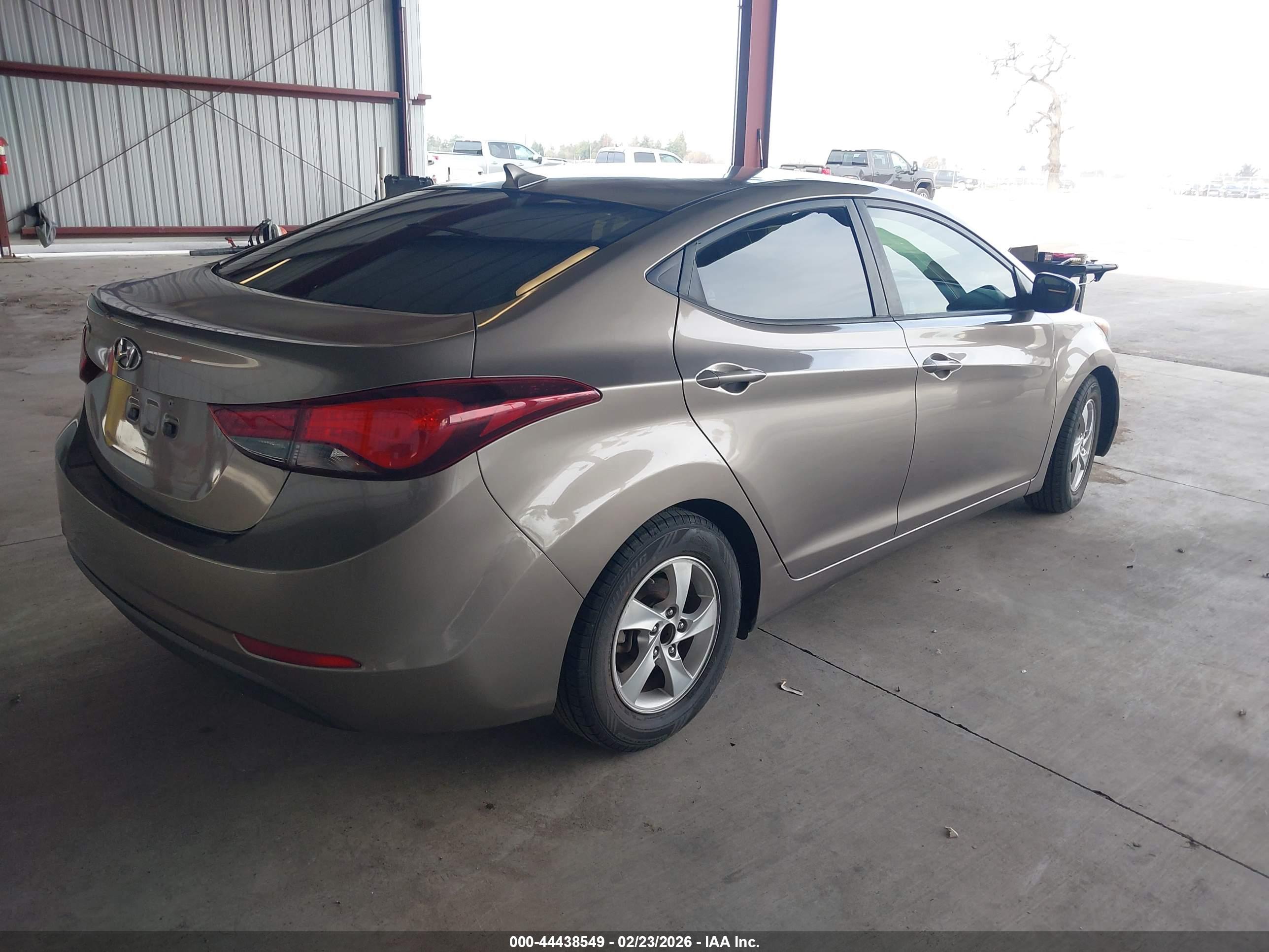 HYUNDAI ELANTRA image 4