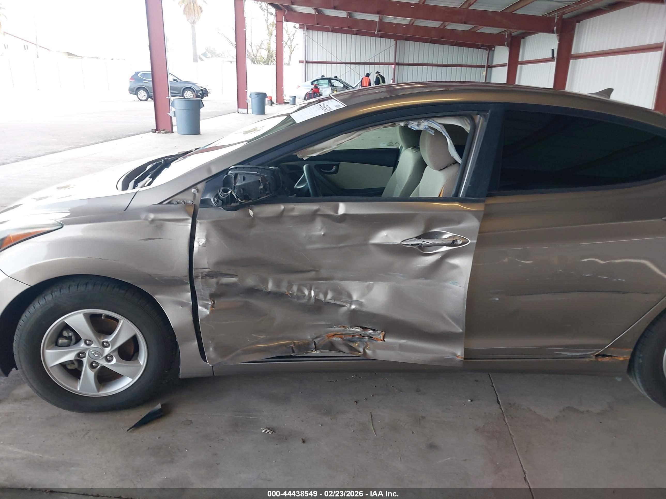 HYUNDAI ELANTRA image 6