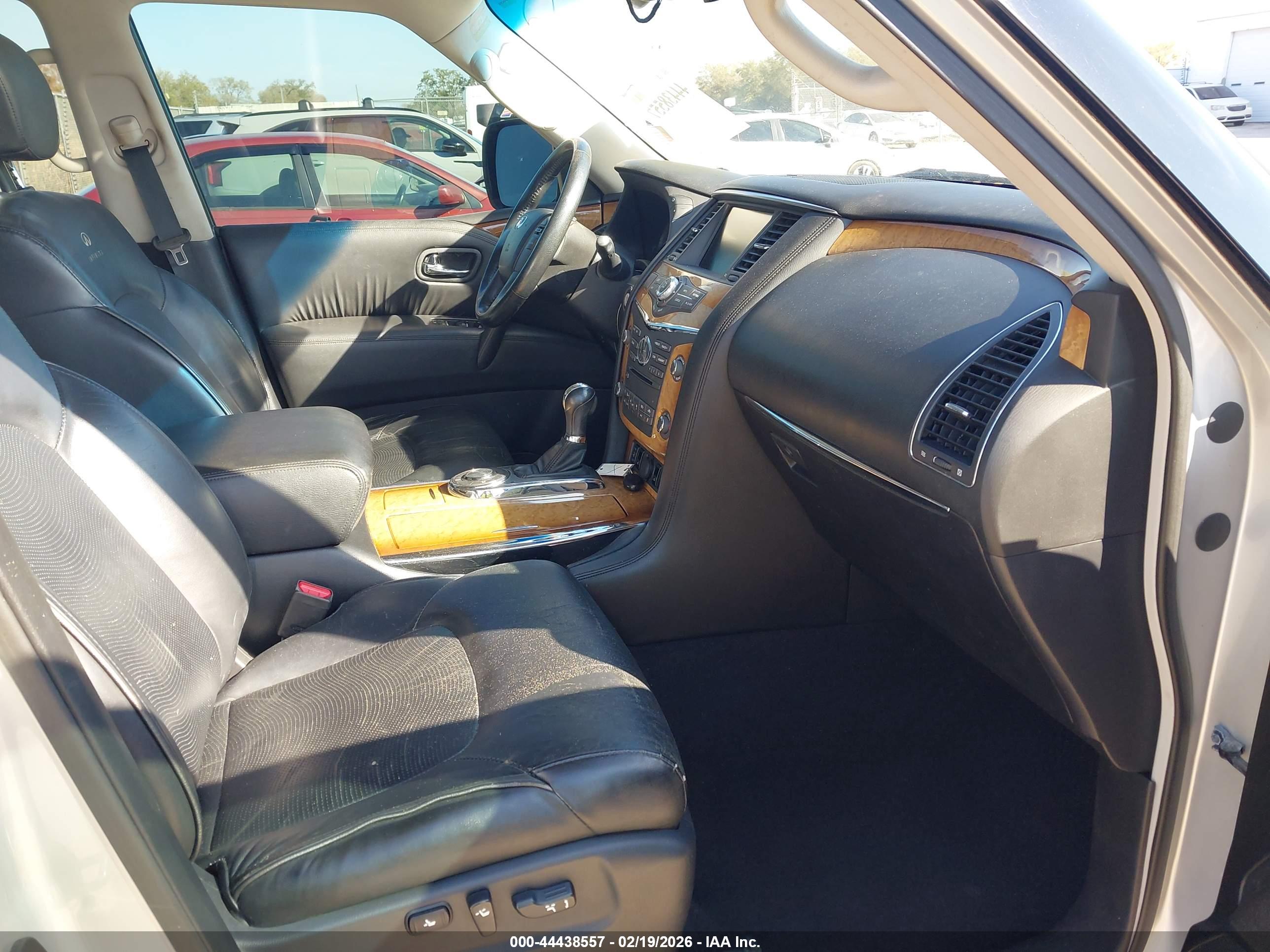 INFINITI QX56 image 5