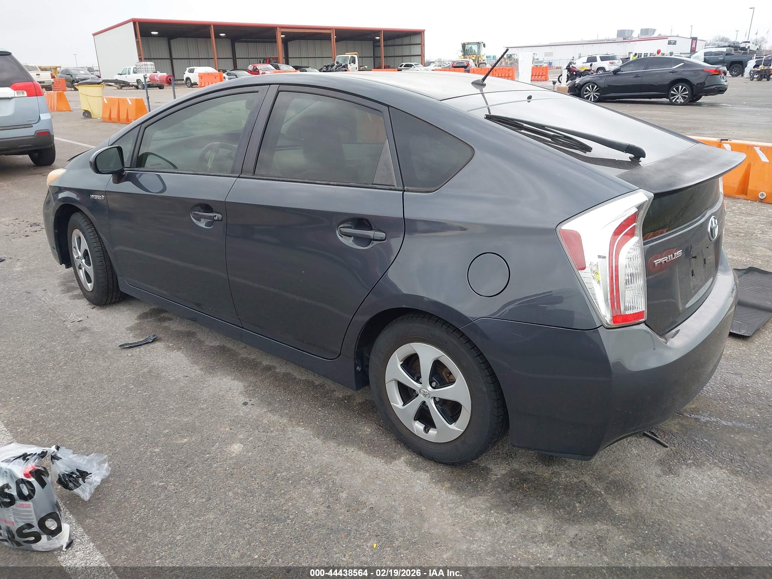 TOYOTA PRIUS image 3
