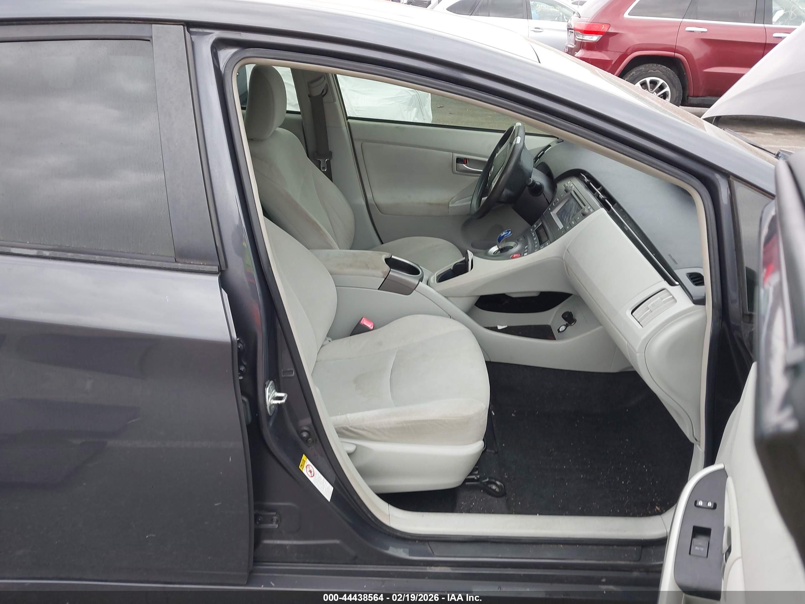 TOYOTA PRIUS image 5