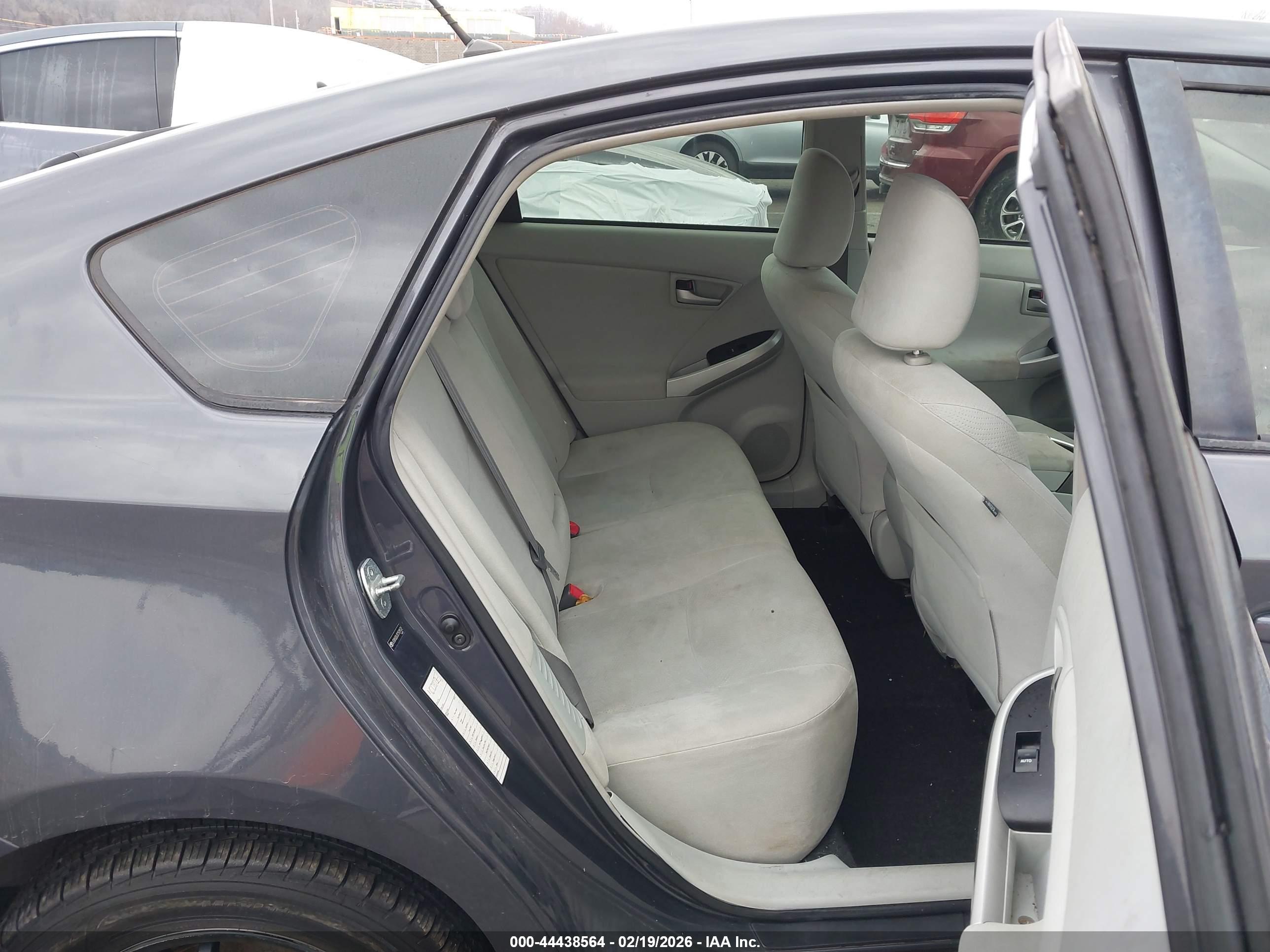 TOYOTA PRIUS image 8