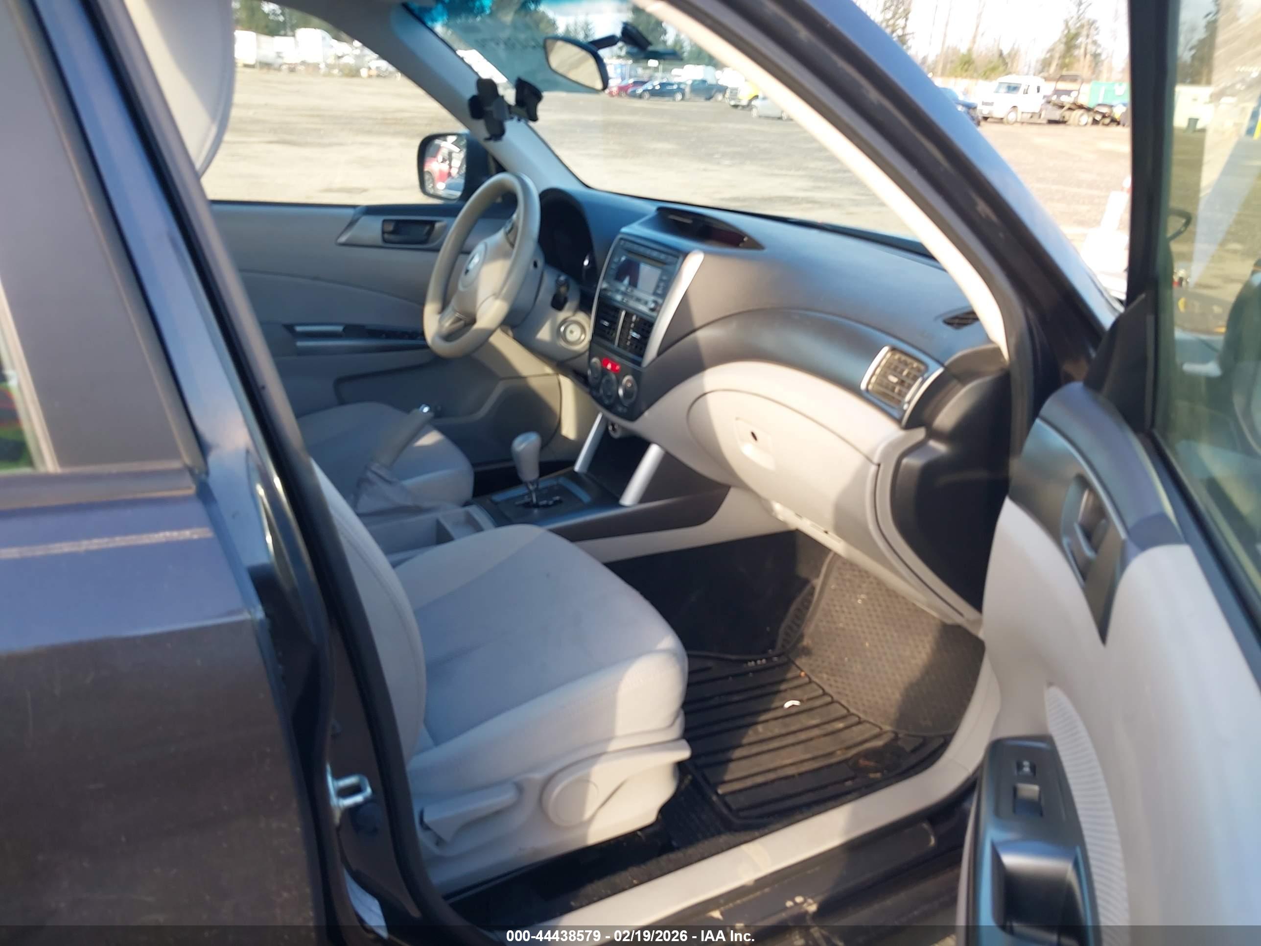 SUBARU FORESTER image 5