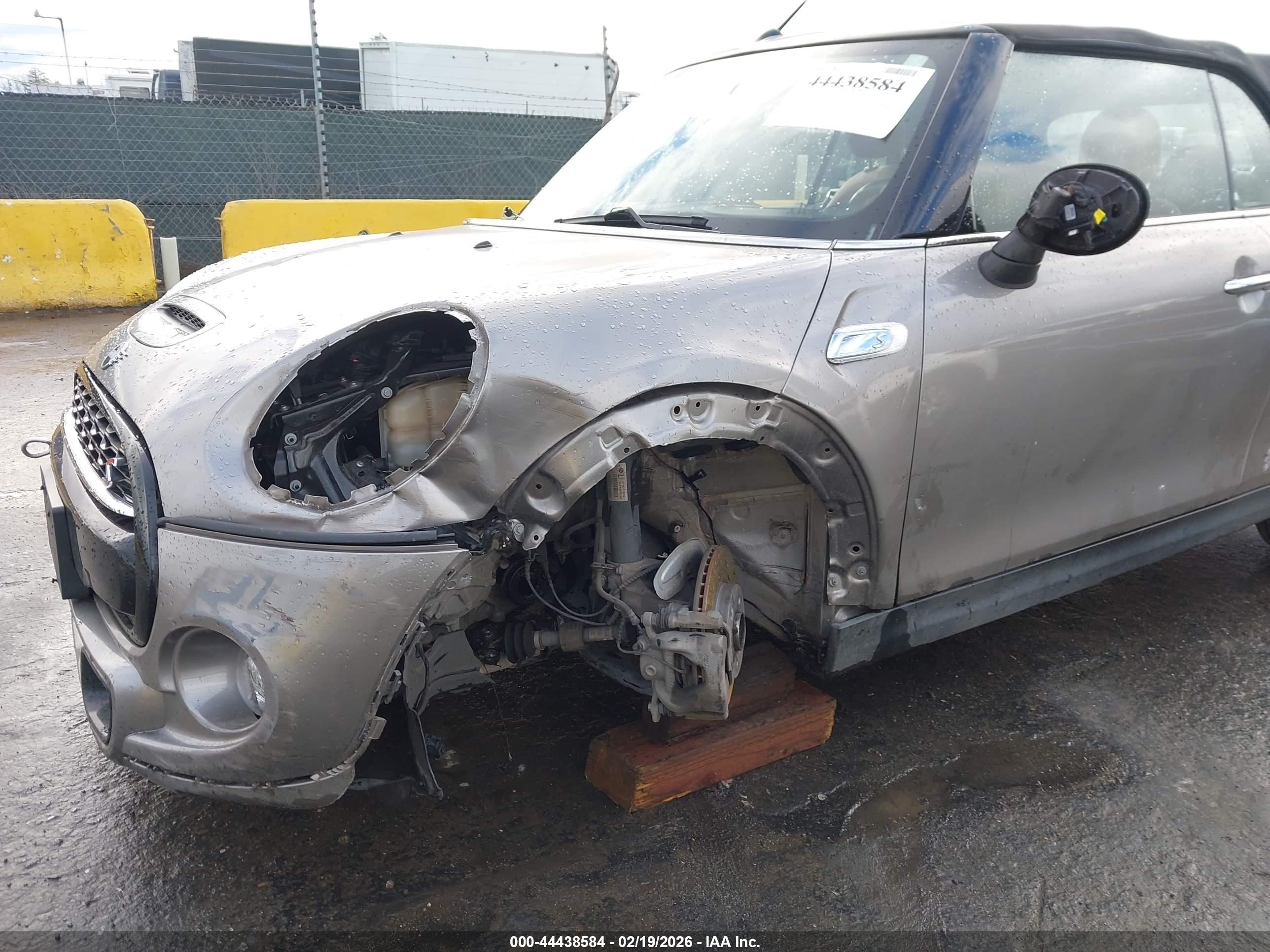 MINI CONVERTIBLE image 6