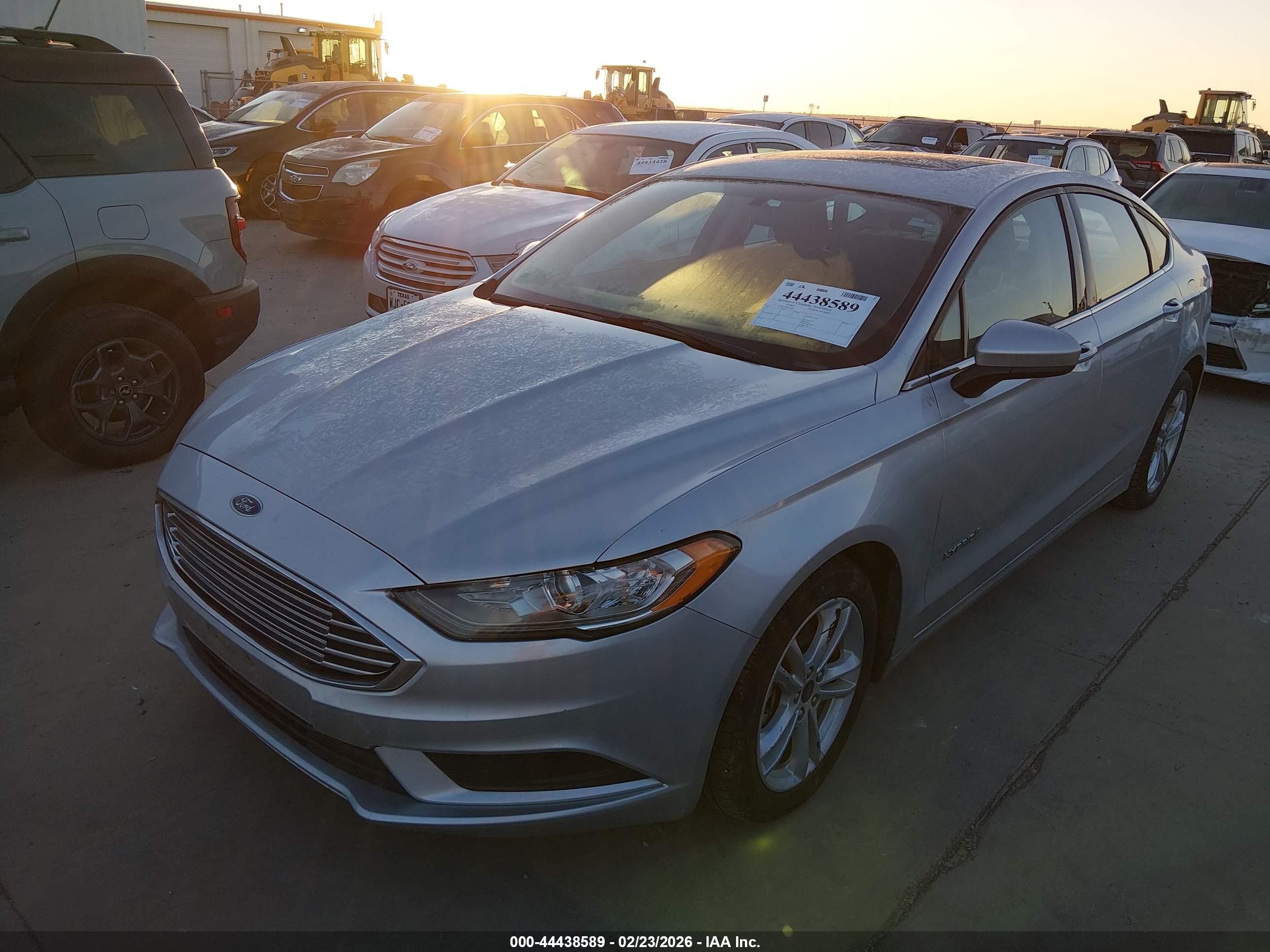 FORD FUSION image 2