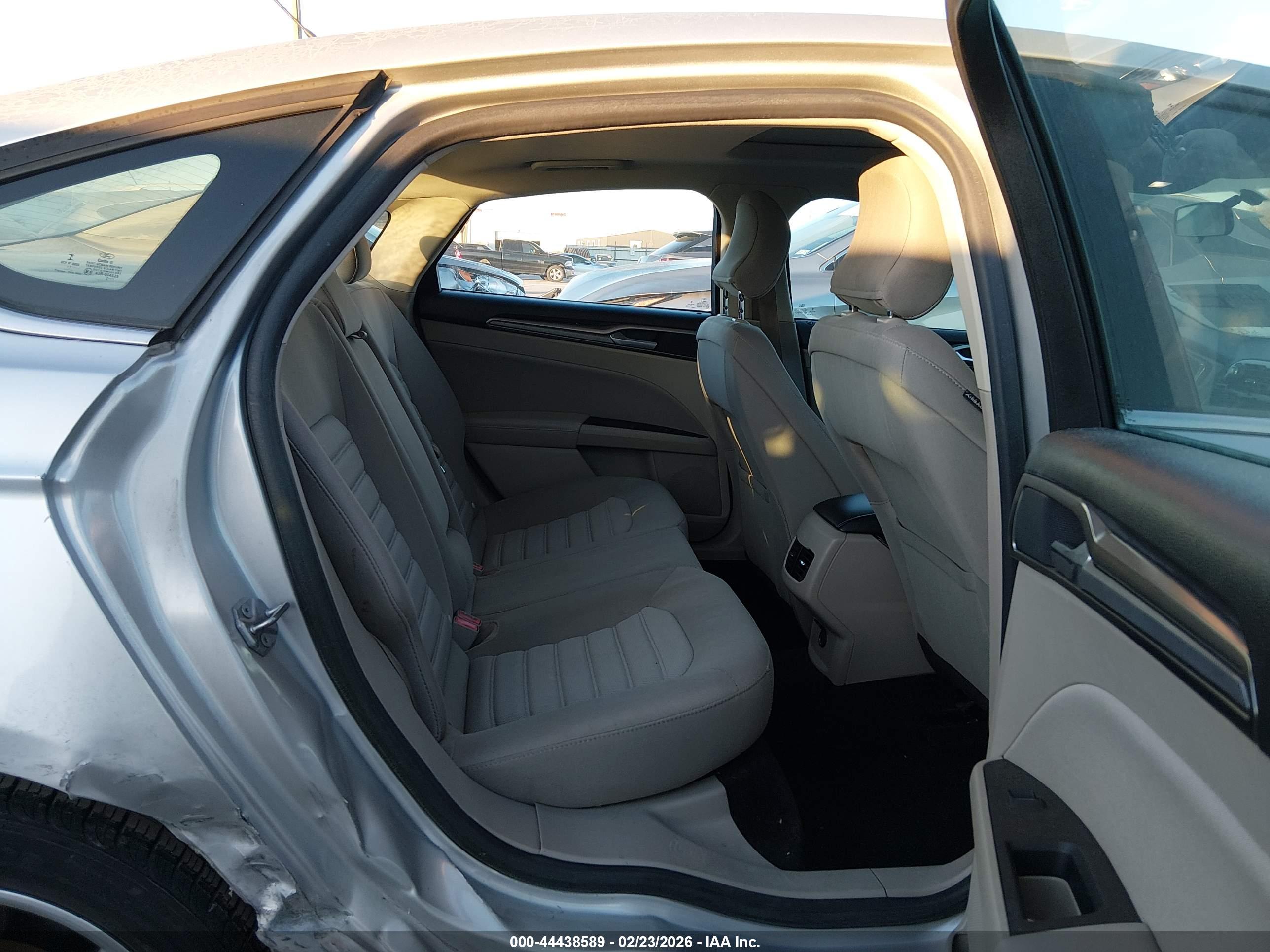 FORD FUSION image 8