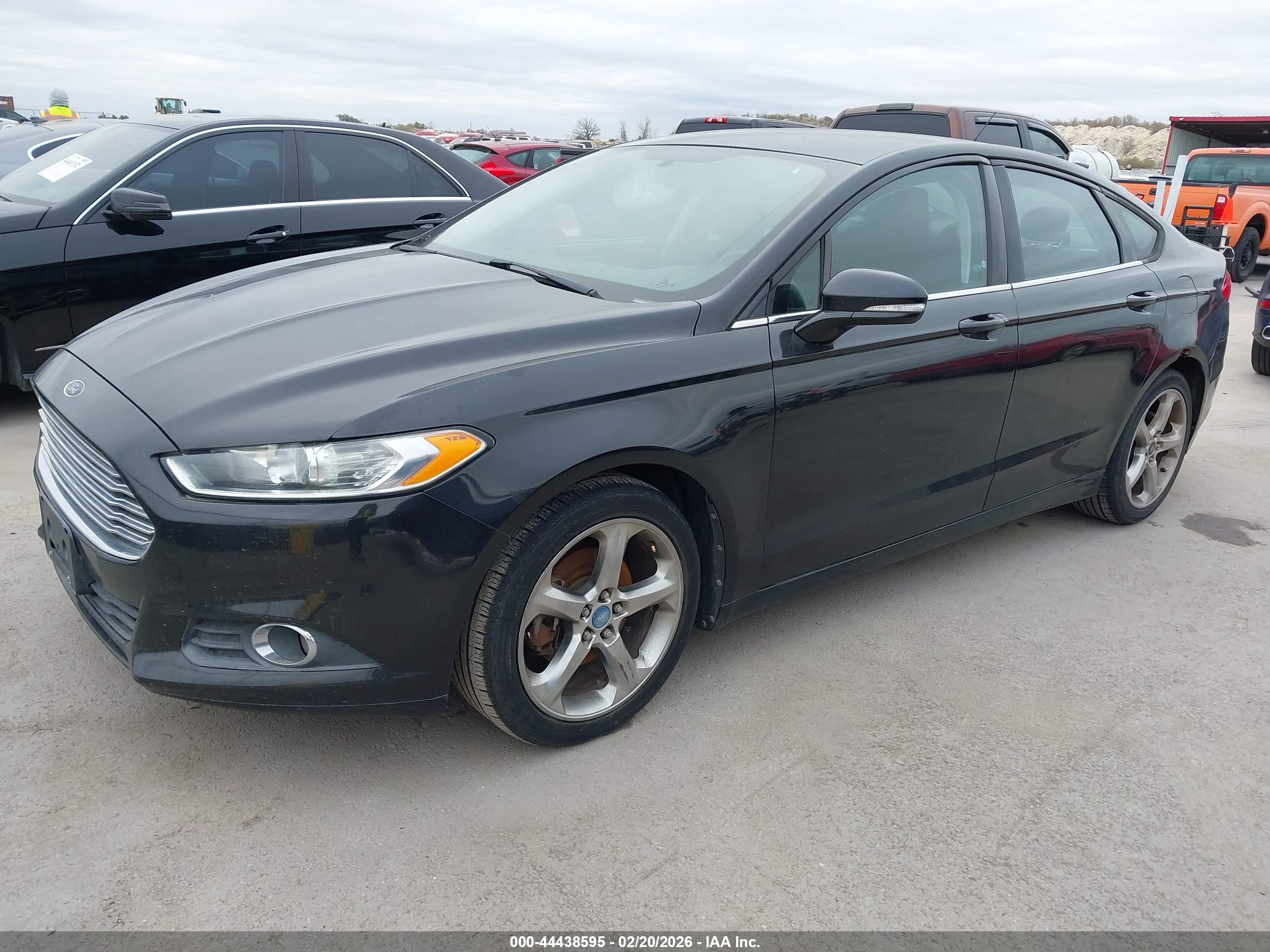 FORD FUSION image 2