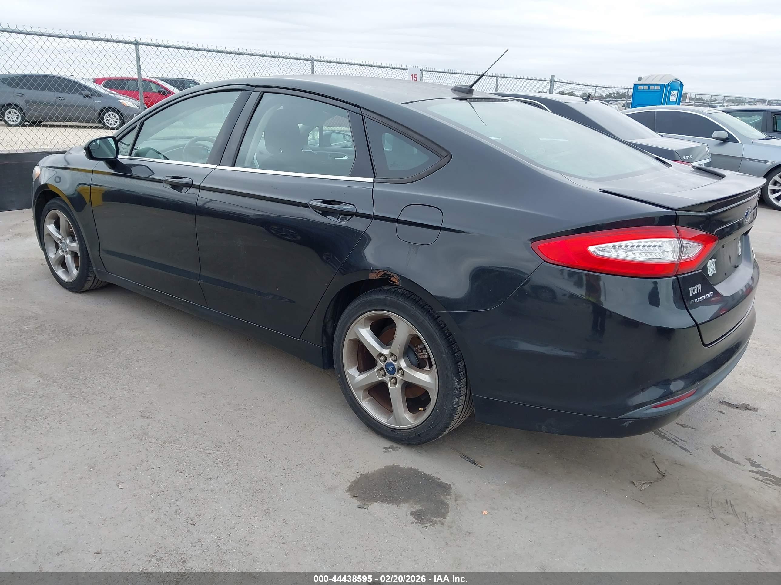 FORD FUSION image 3