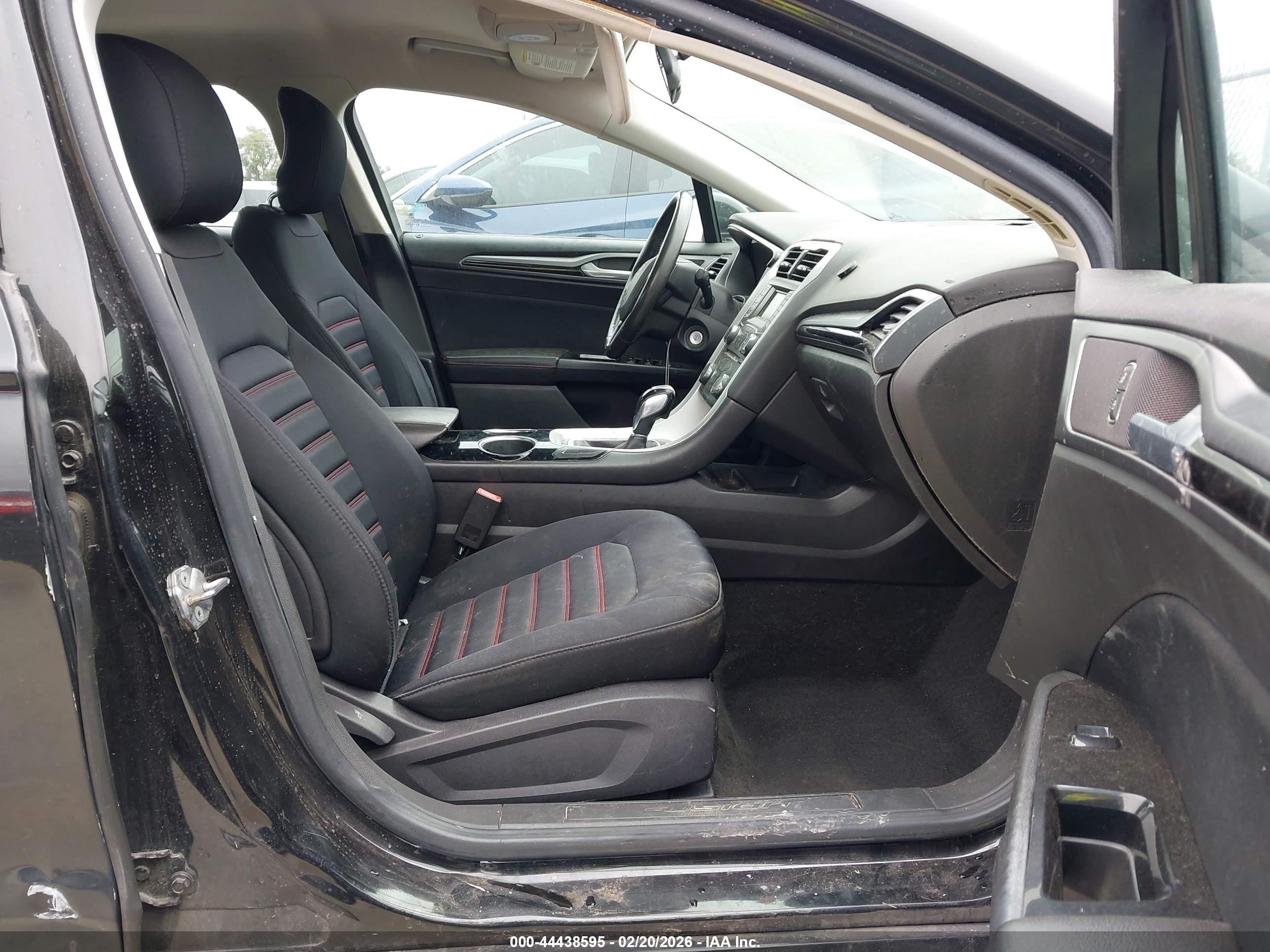 FORD FUSION image 5