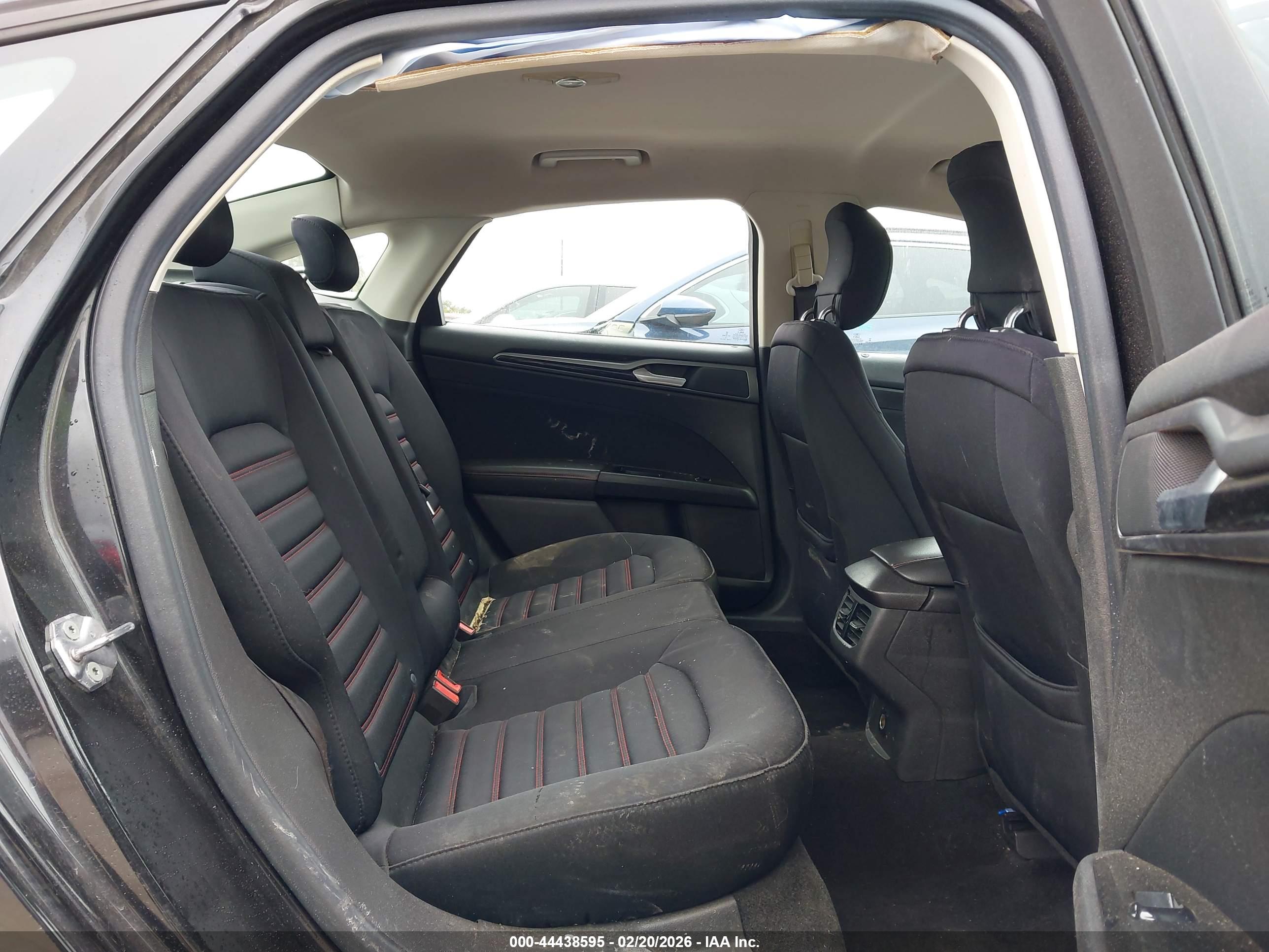 FORD FUSION image 8
