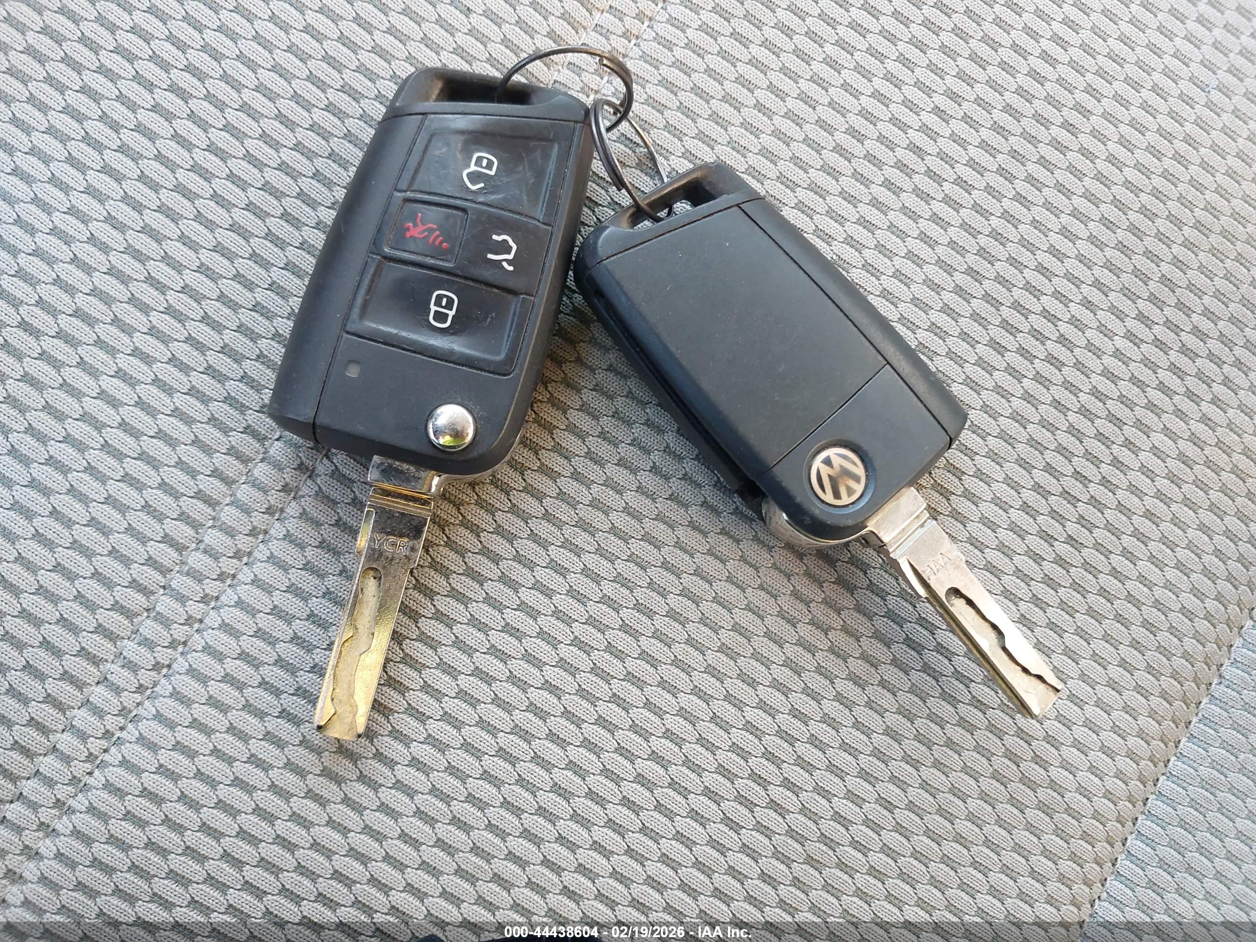 VOLKSWAGEN GOLF image 11