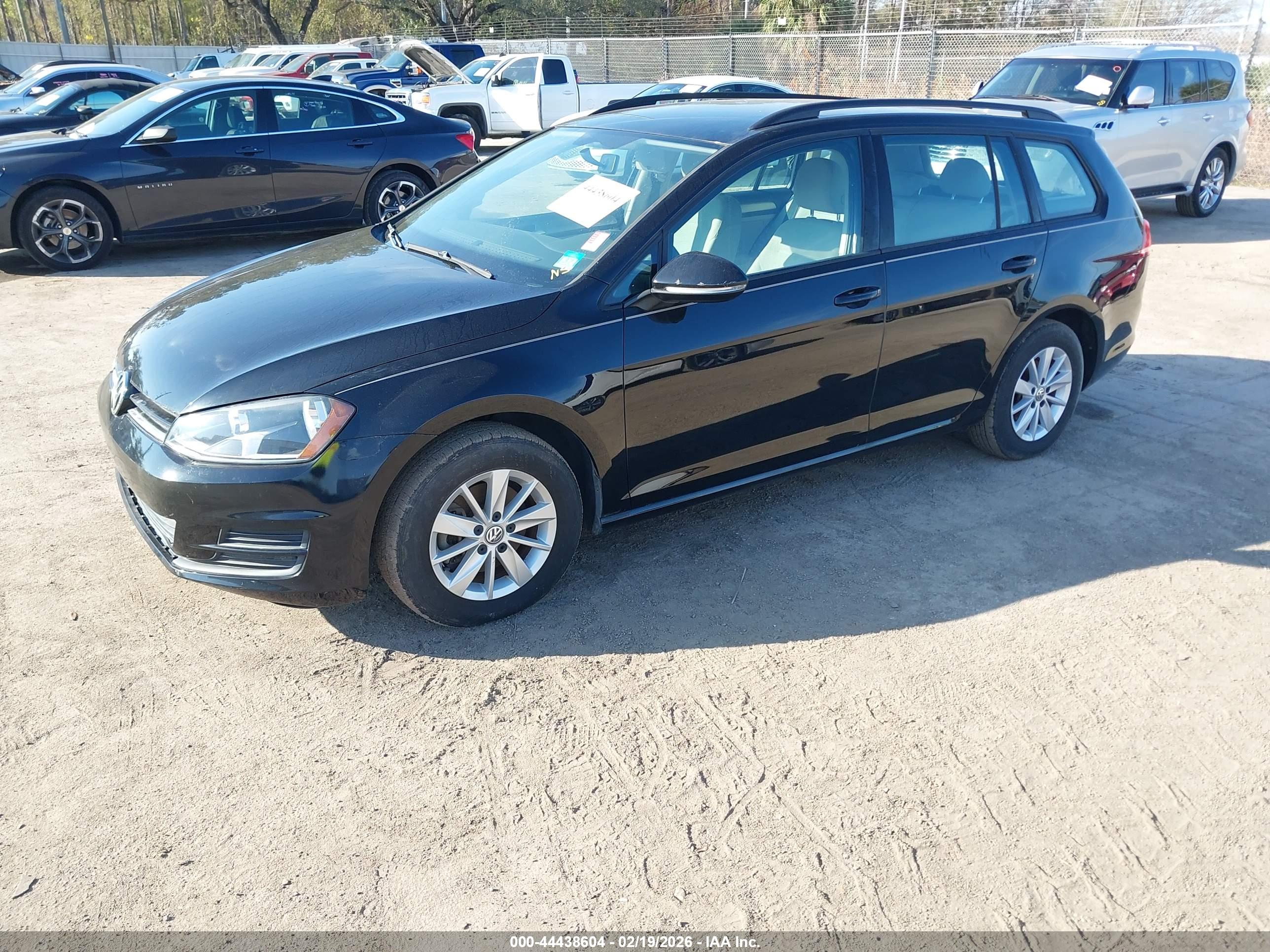 VOLKSWAGEN GOLF image 2