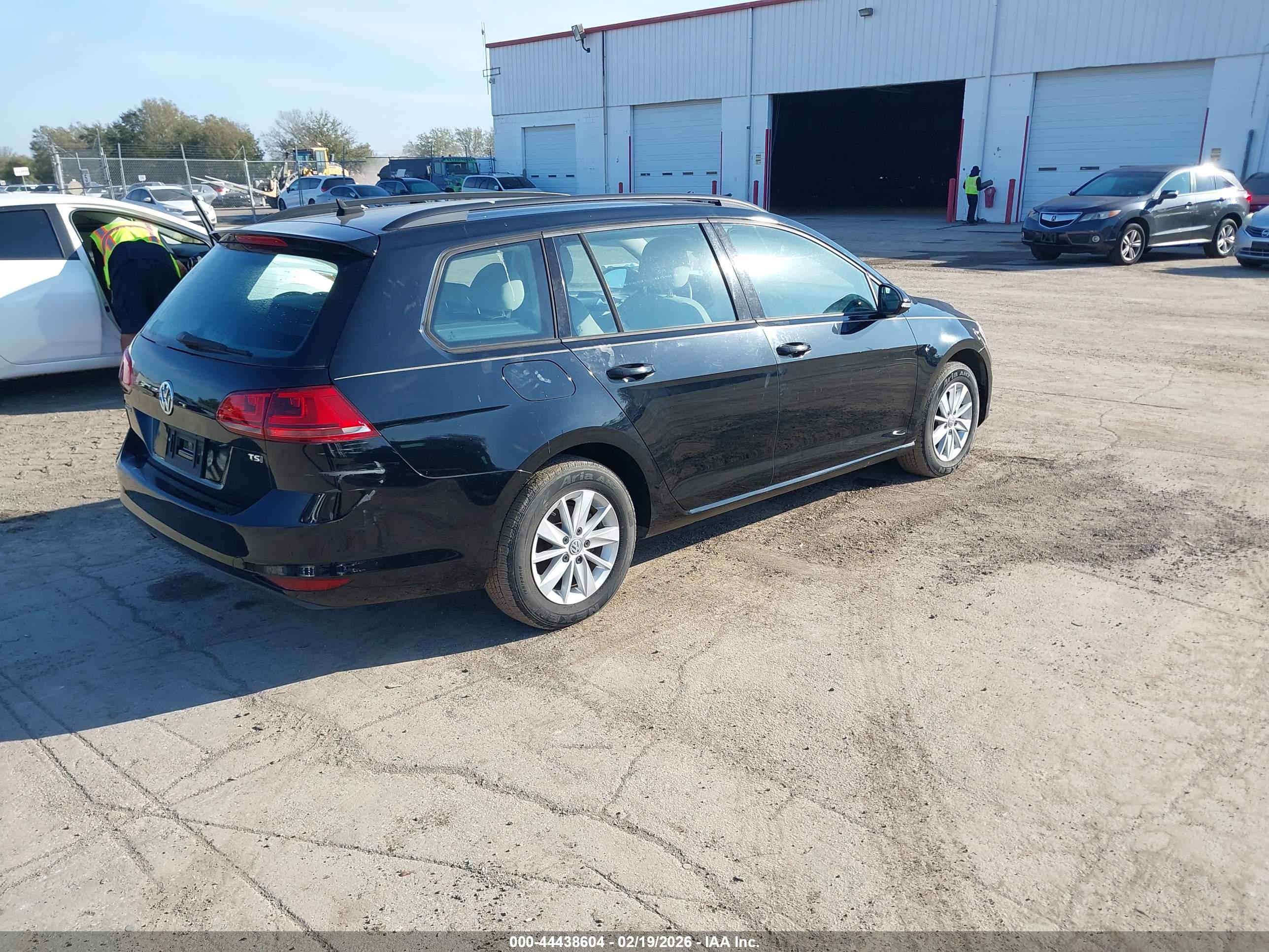 VOLKSWAGEN GOLF image 4