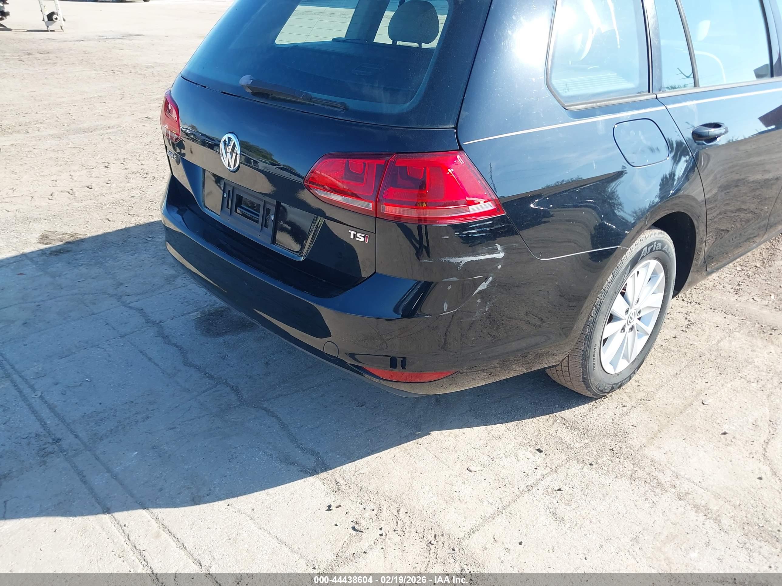 VOLKSWAGEN GOLF image 6