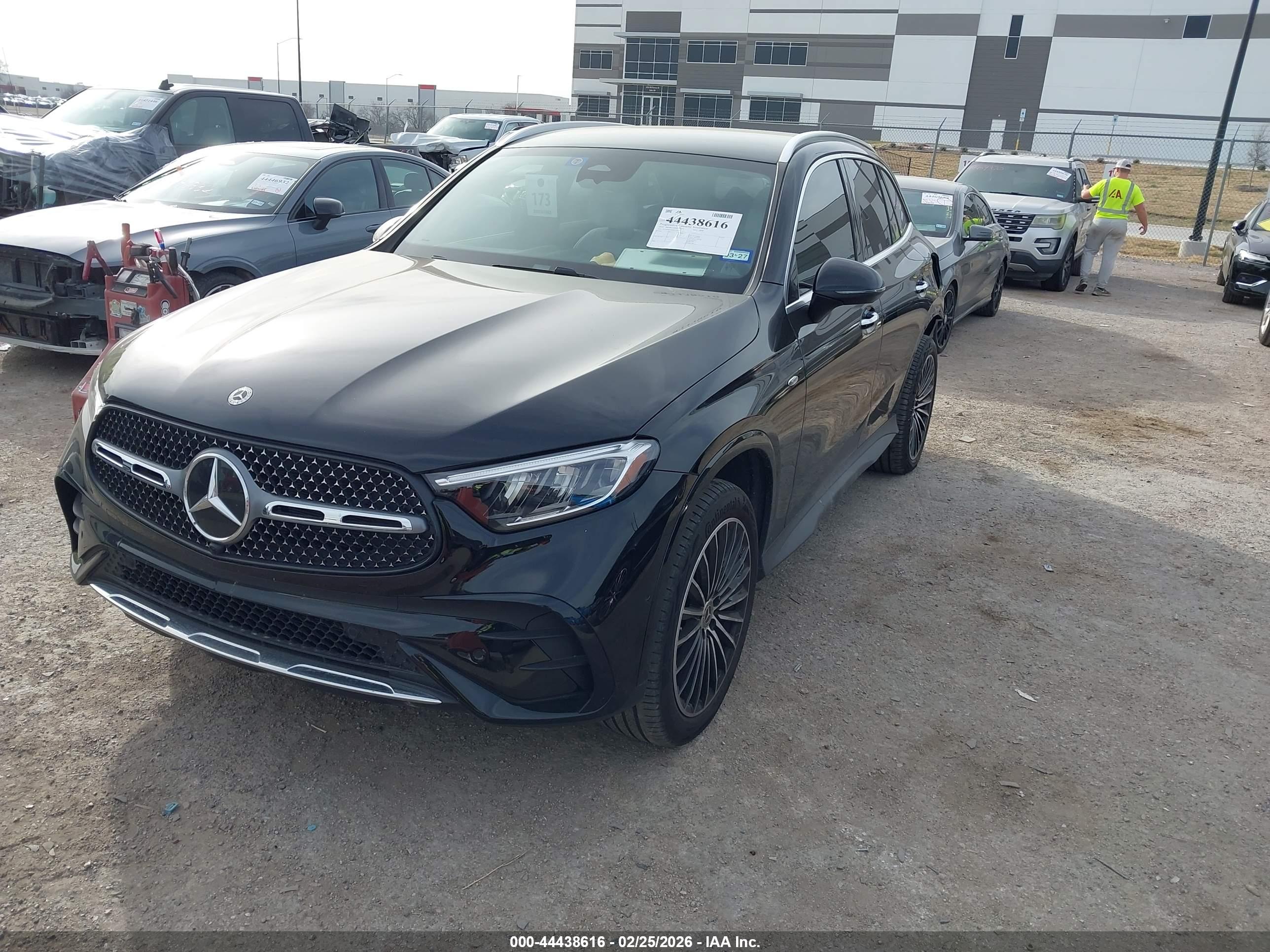 MERCEDES-BENZ GLC image 2