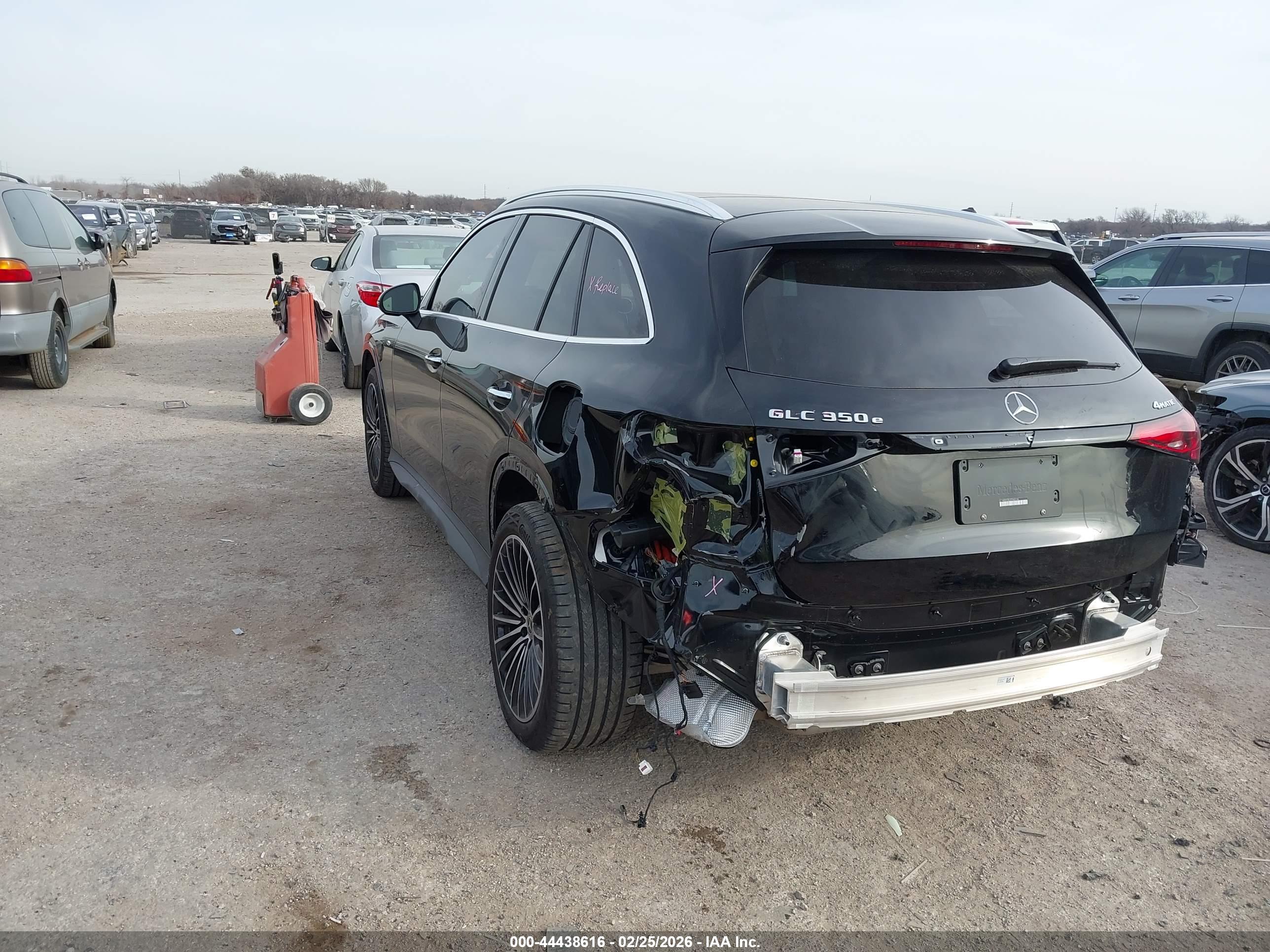 MERCEDES-BENZ GLC image 3