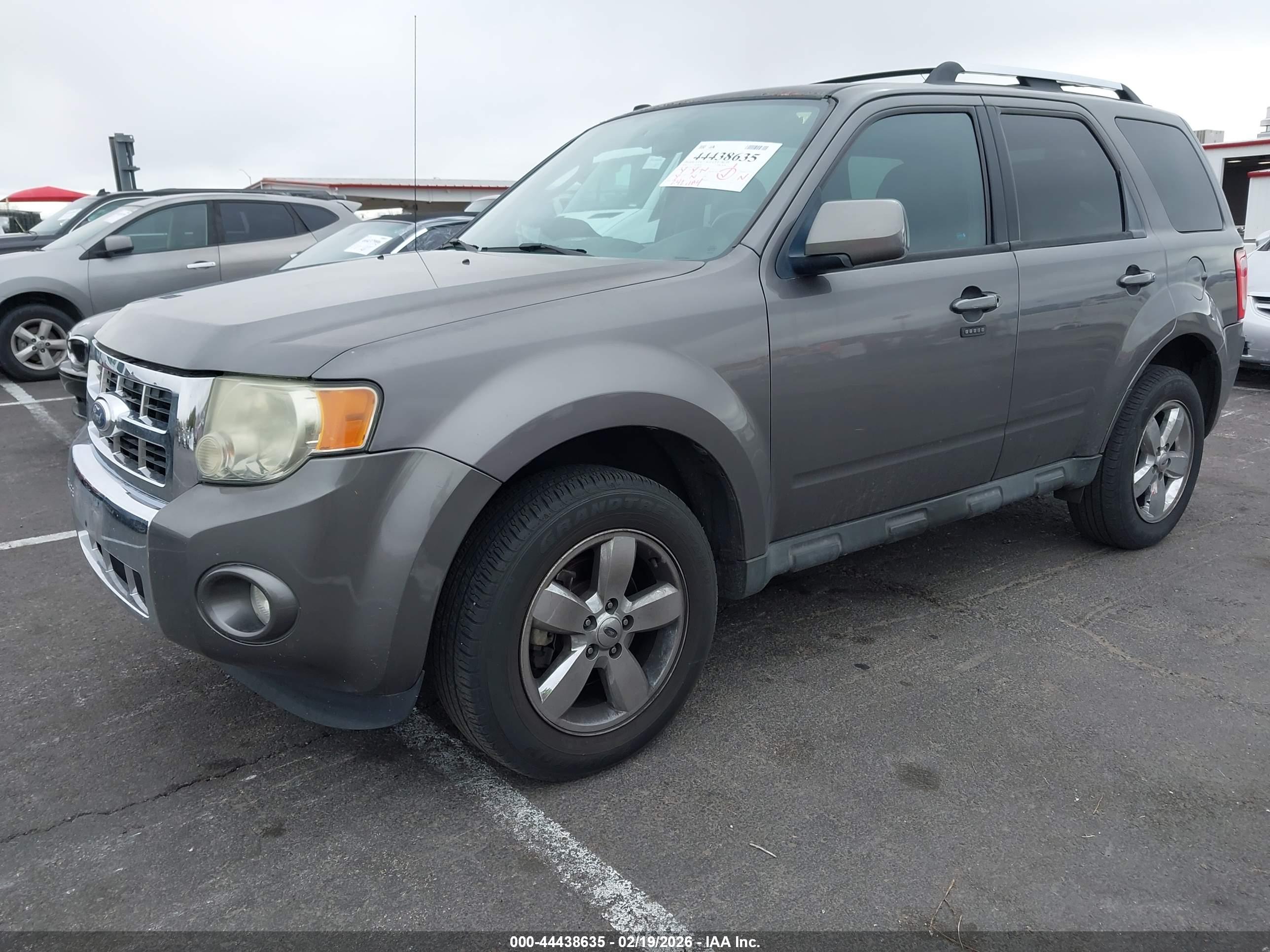 FORD ESCAPE image 2