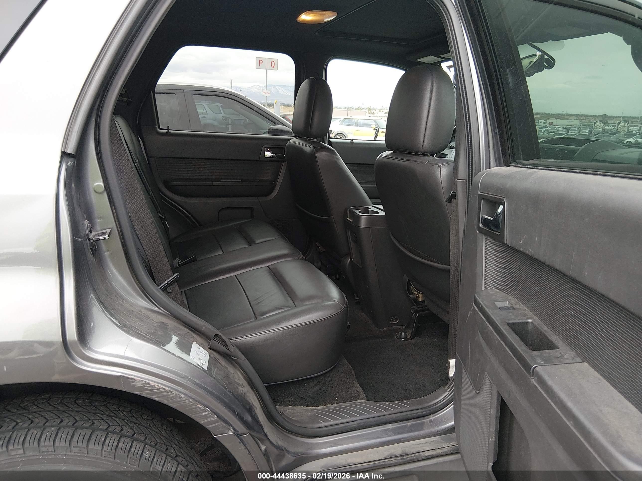 FORD ESCAPE image 8