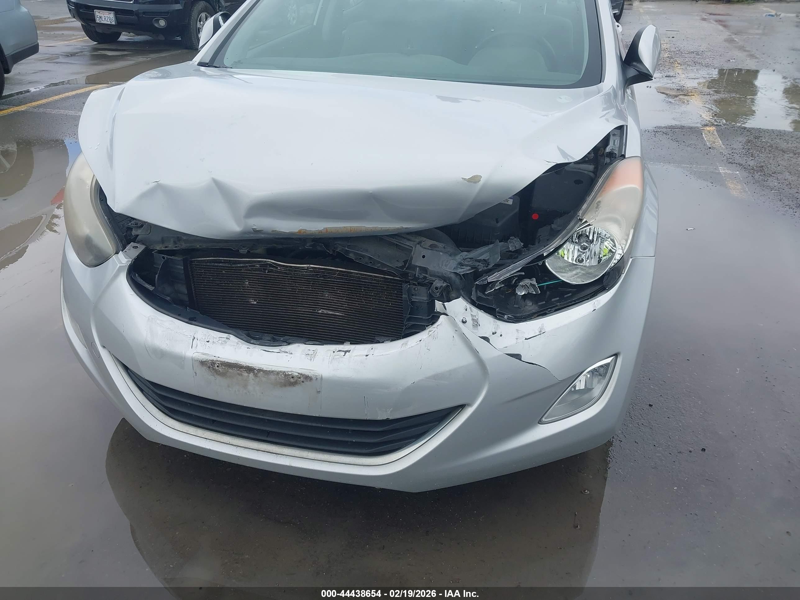 HYUNDAI ELANTRA image 6