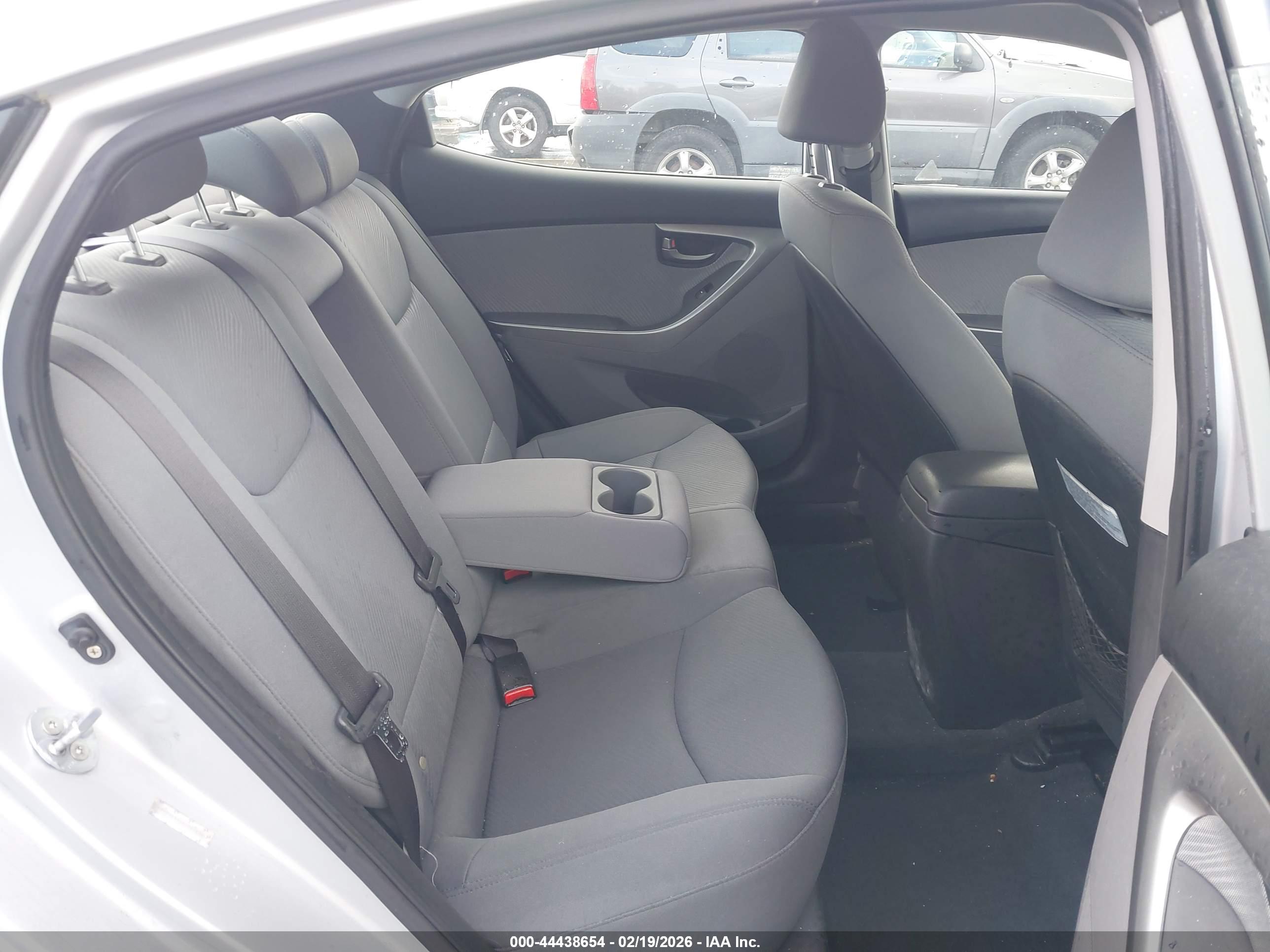 HYUNDAI ELANTRA image 8