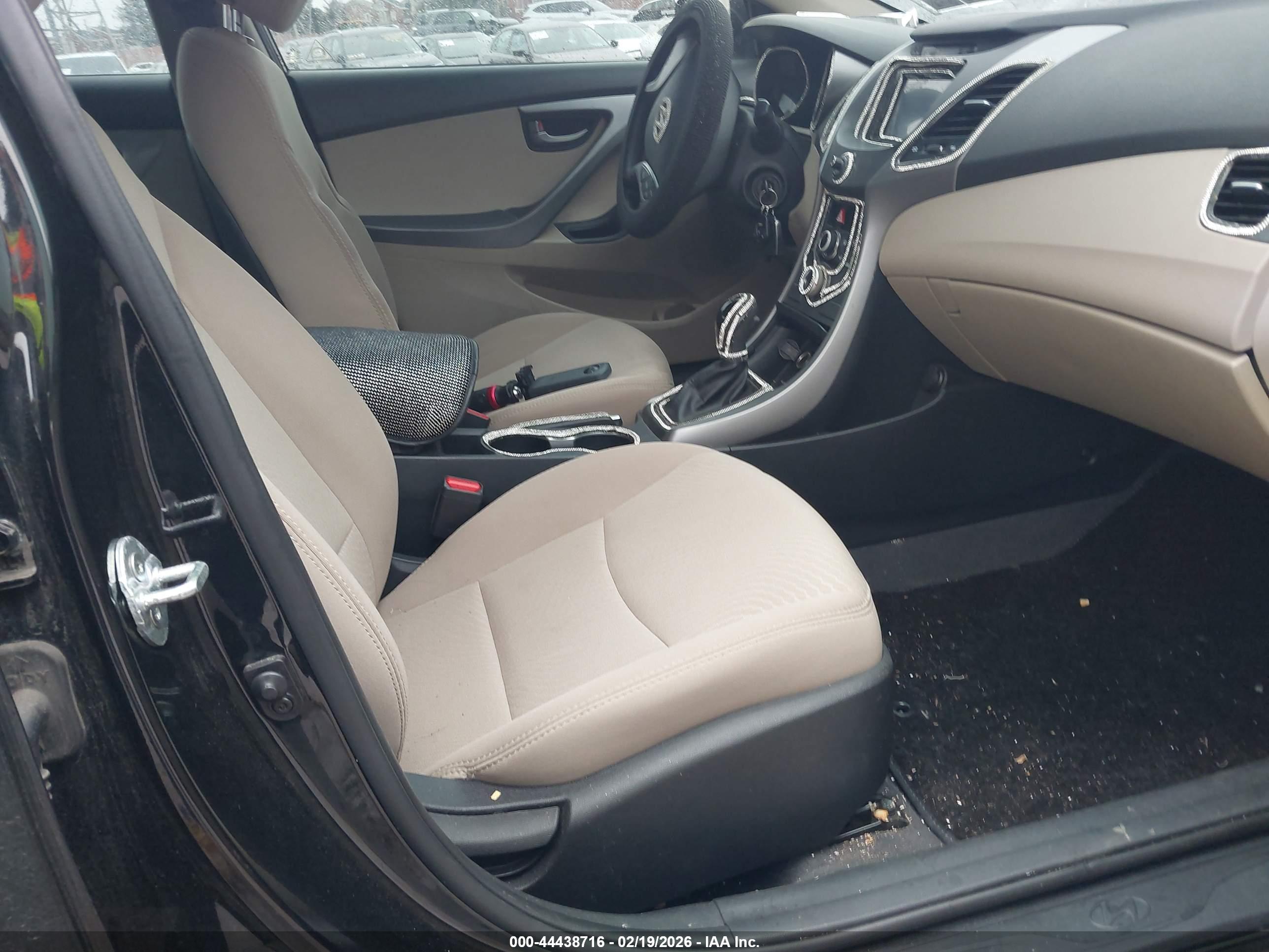 HYUNDAI ELANTRA image 5