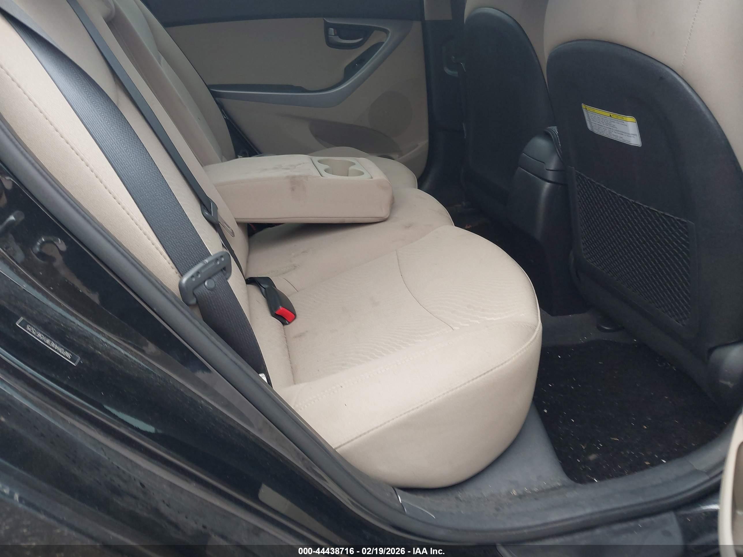 HYUNDAI ELANTRA image 8
