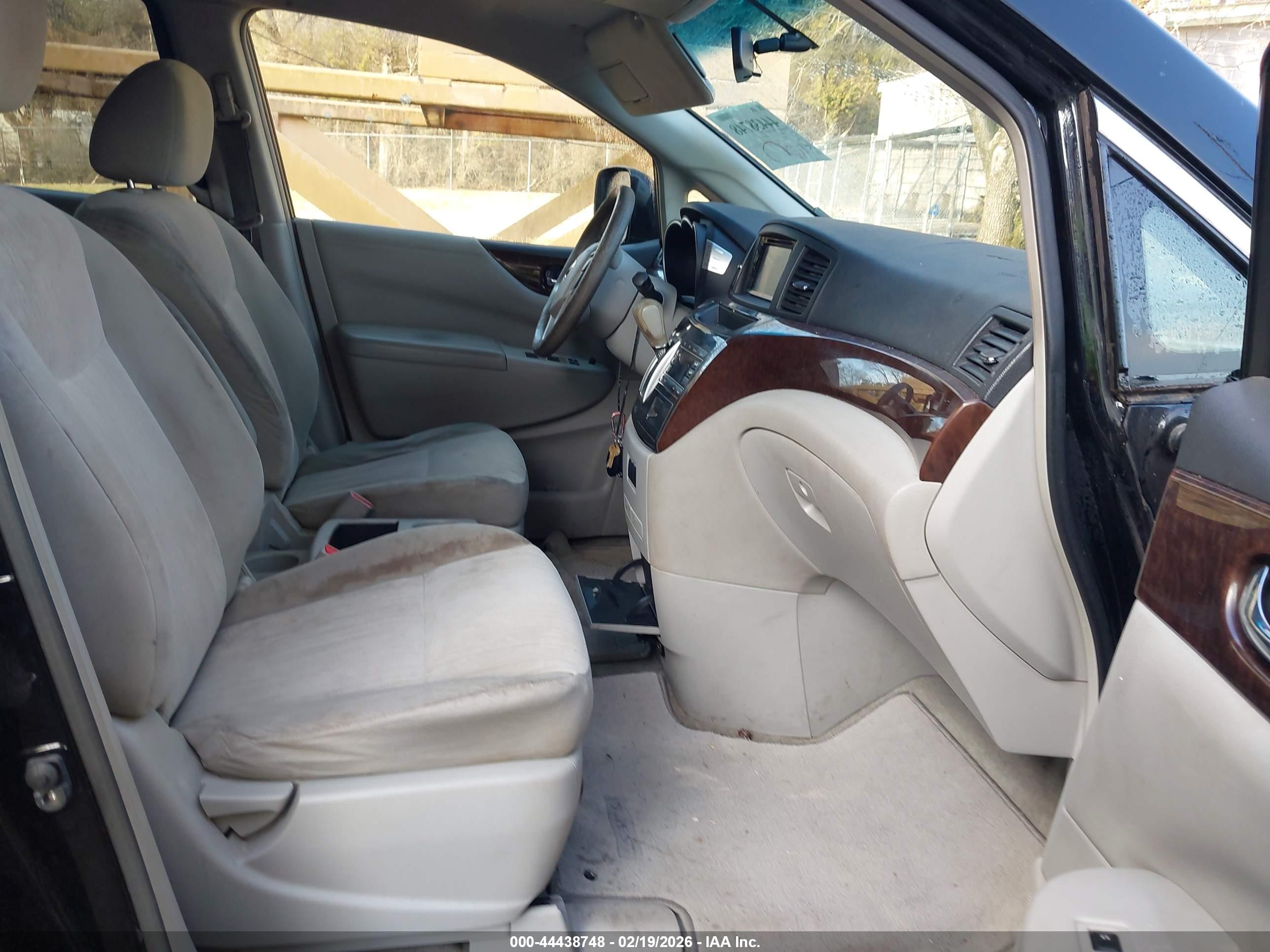 NISSAN QUEST image 5