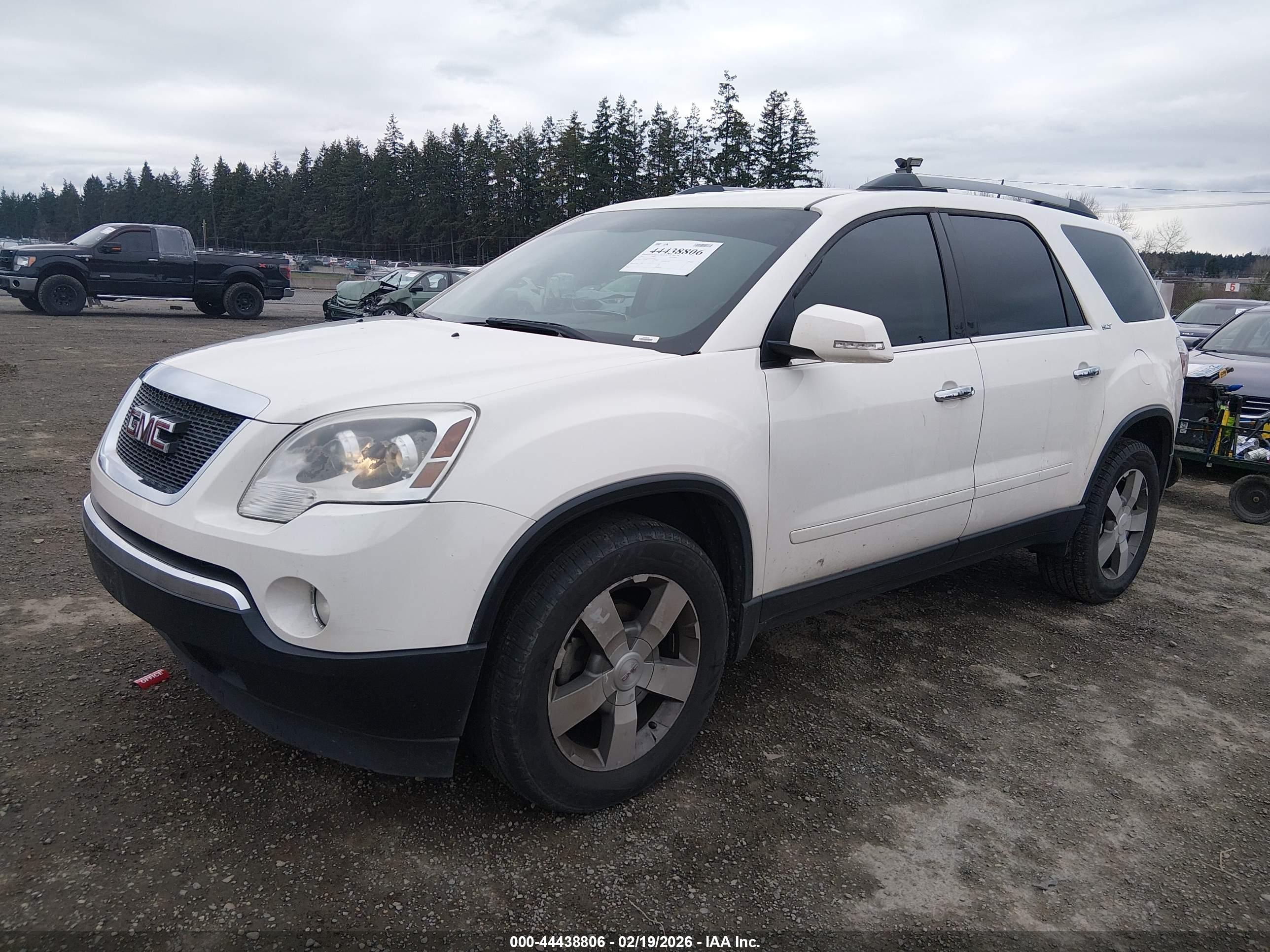 GMC ACADIA image 2