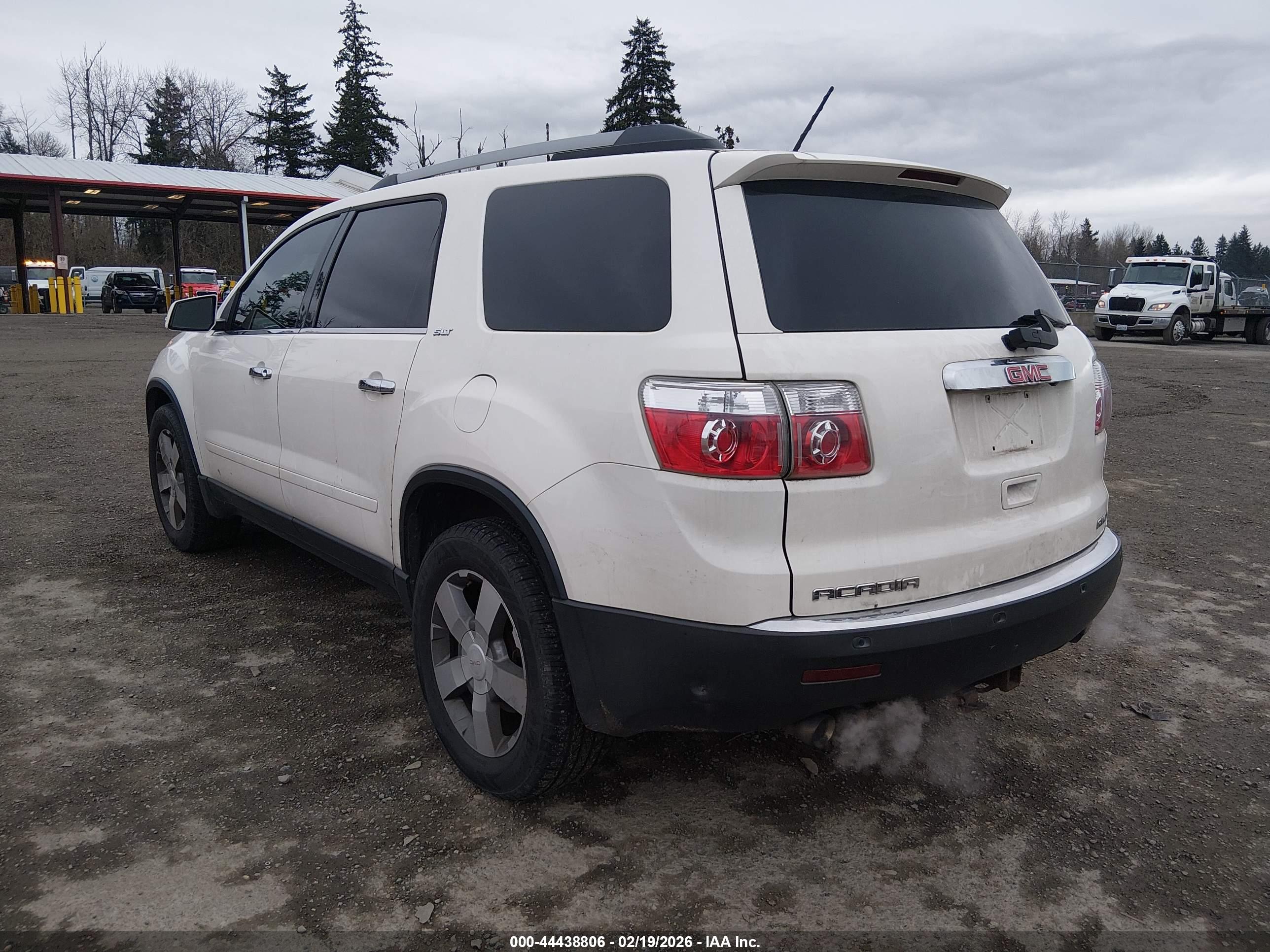 GMC ACADIA image 3