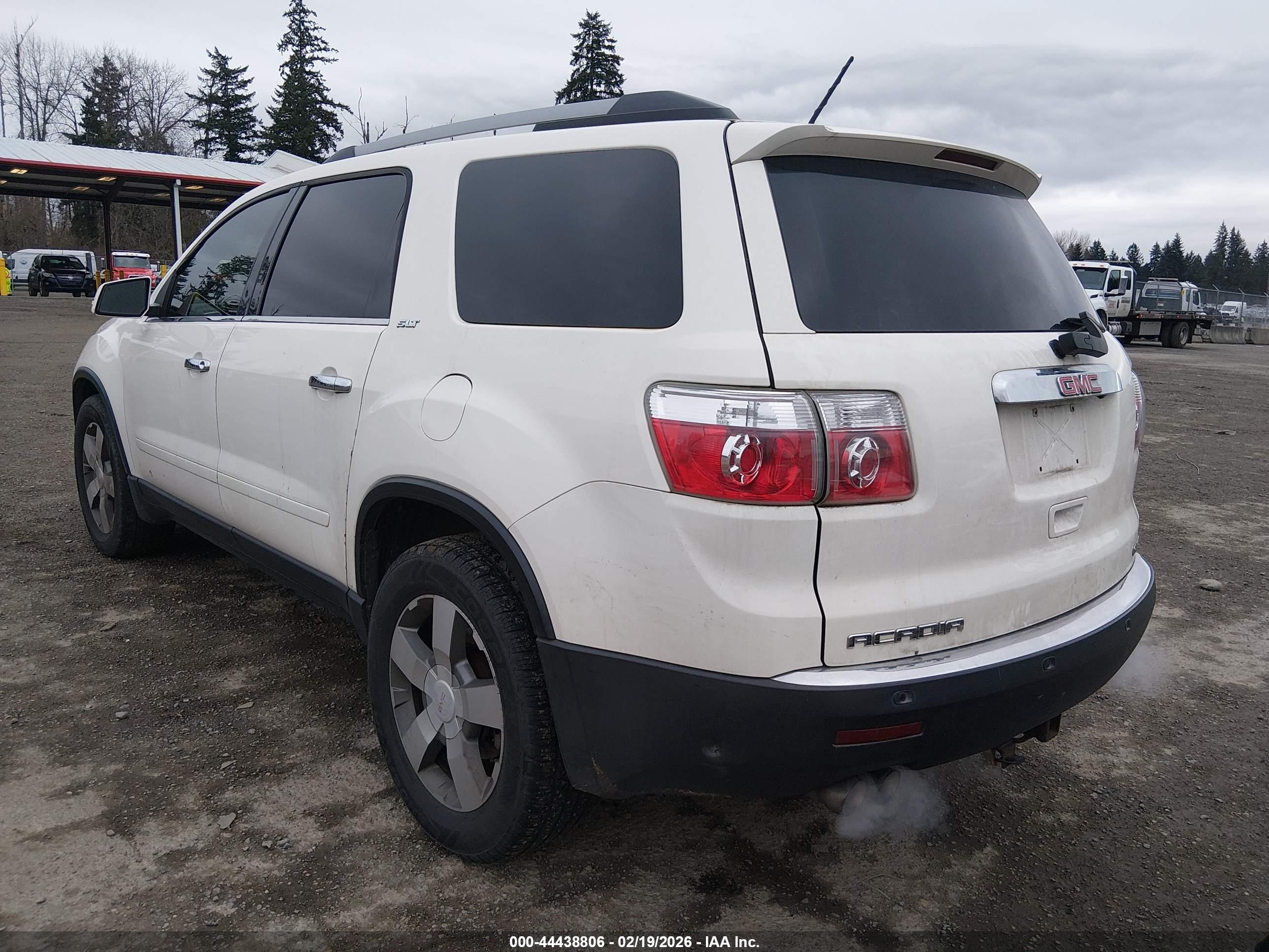 GMC ACADIA image 6