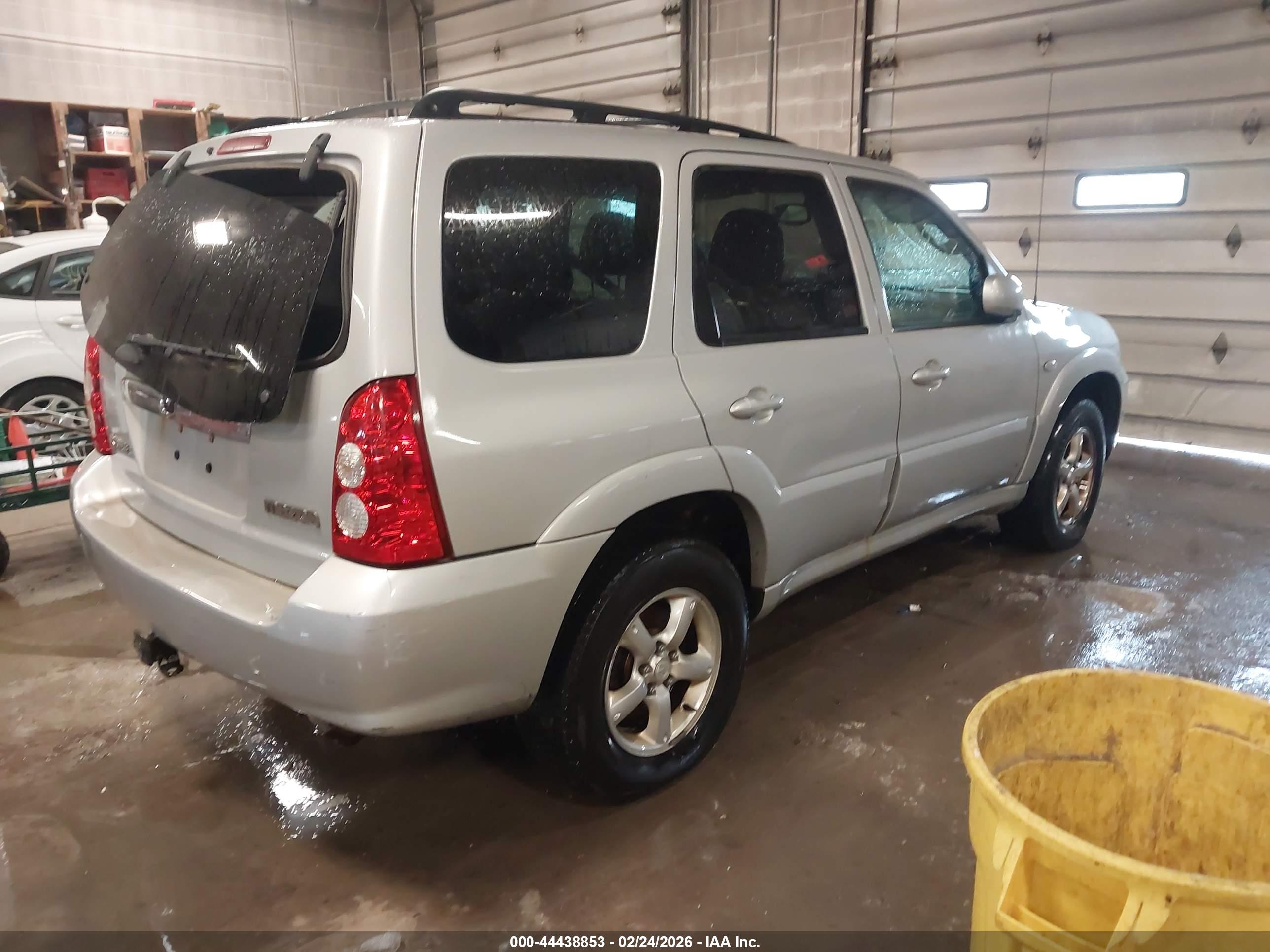 MAZDA TRIBUTE image 4