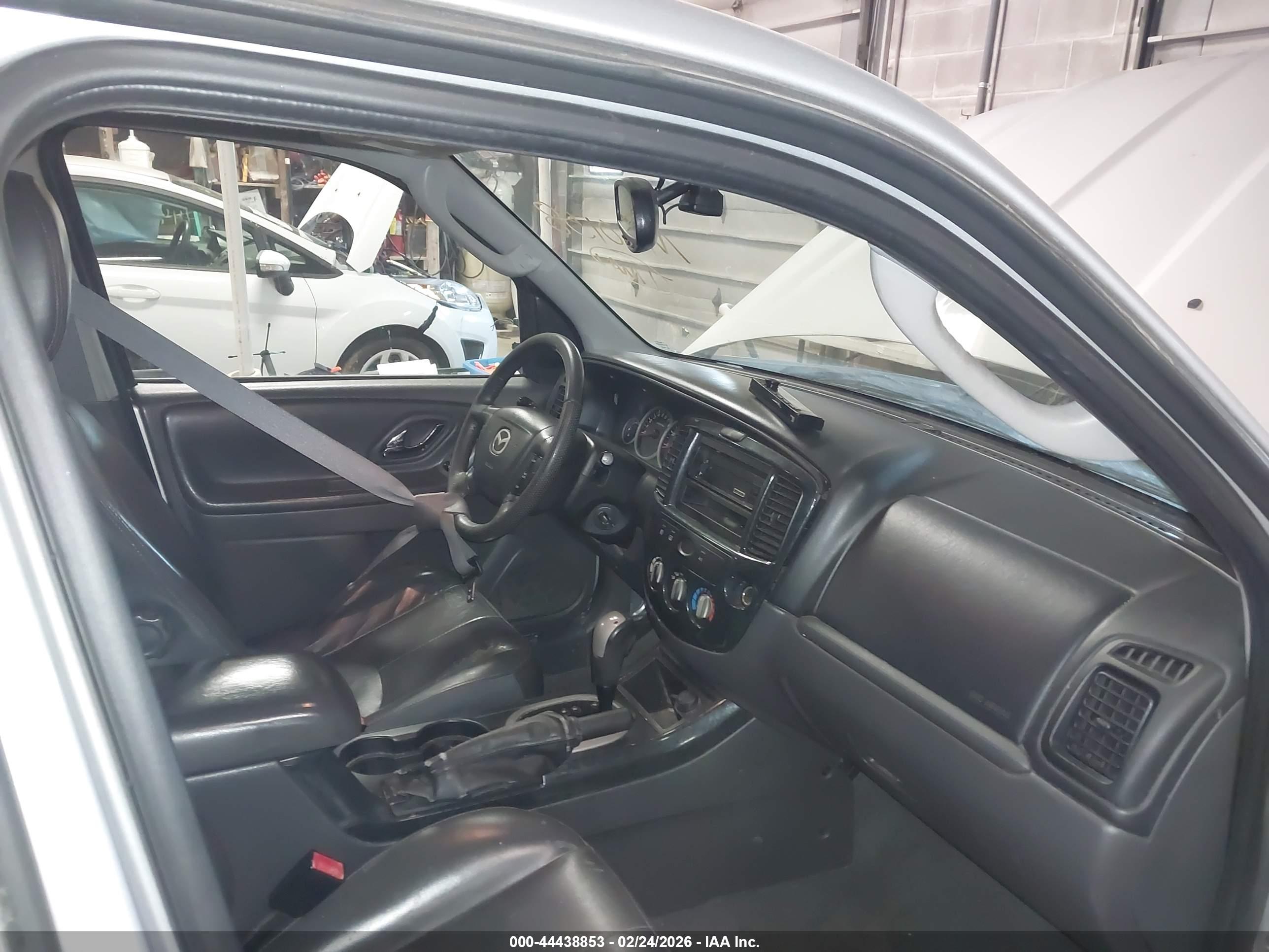 MAZDA TRIBUTE image 5