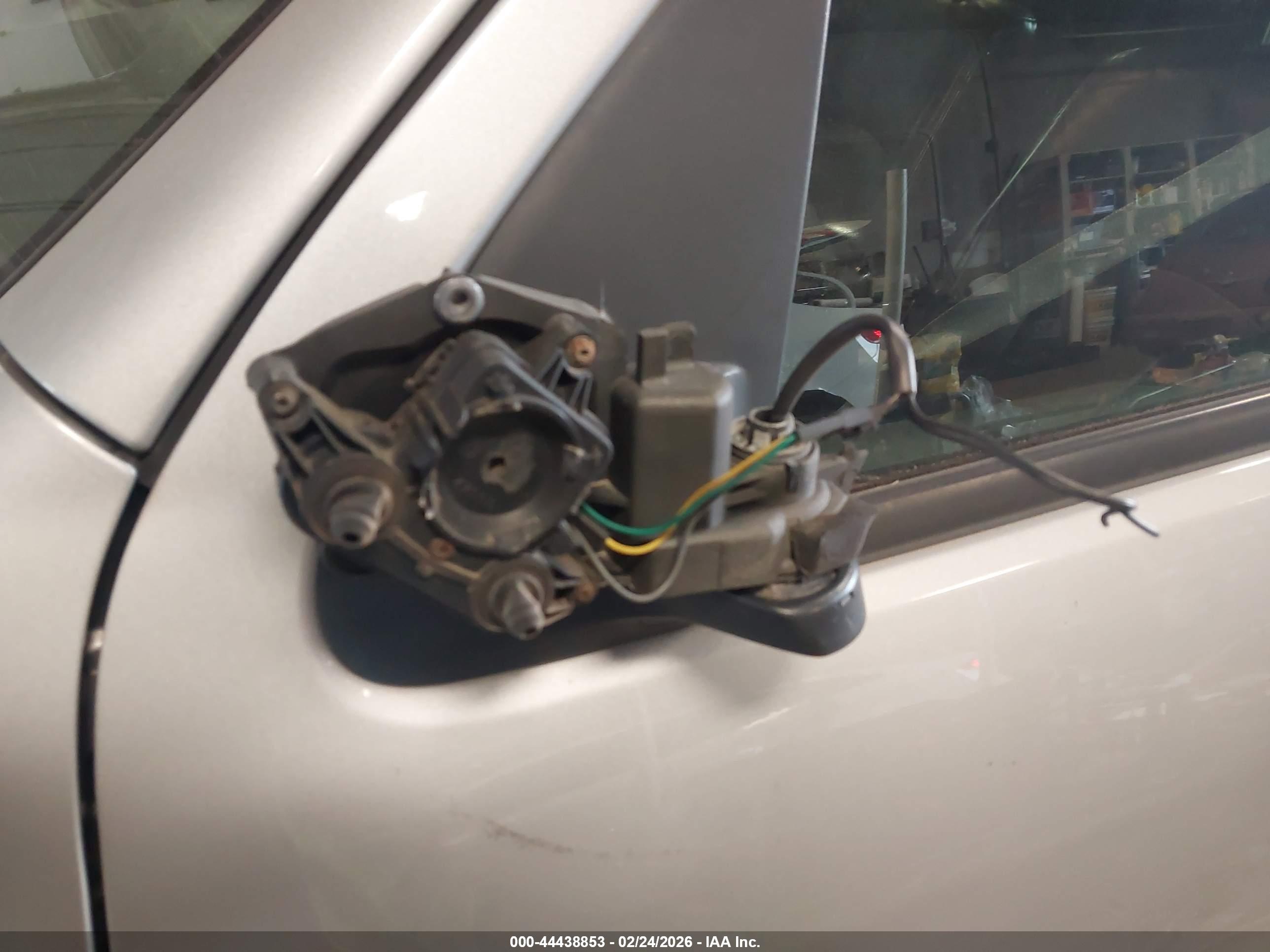 MAZDA TRIBUTE image 6