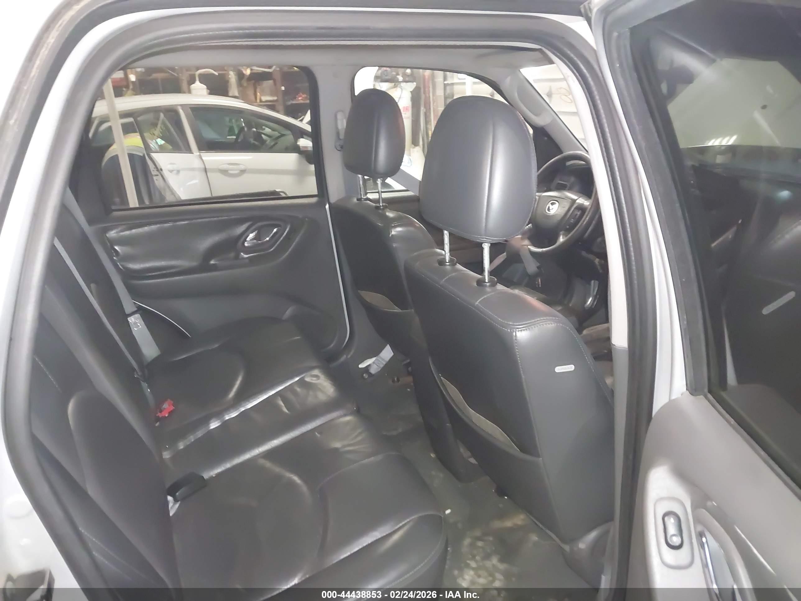 MAZDA TRIBUTE image 8