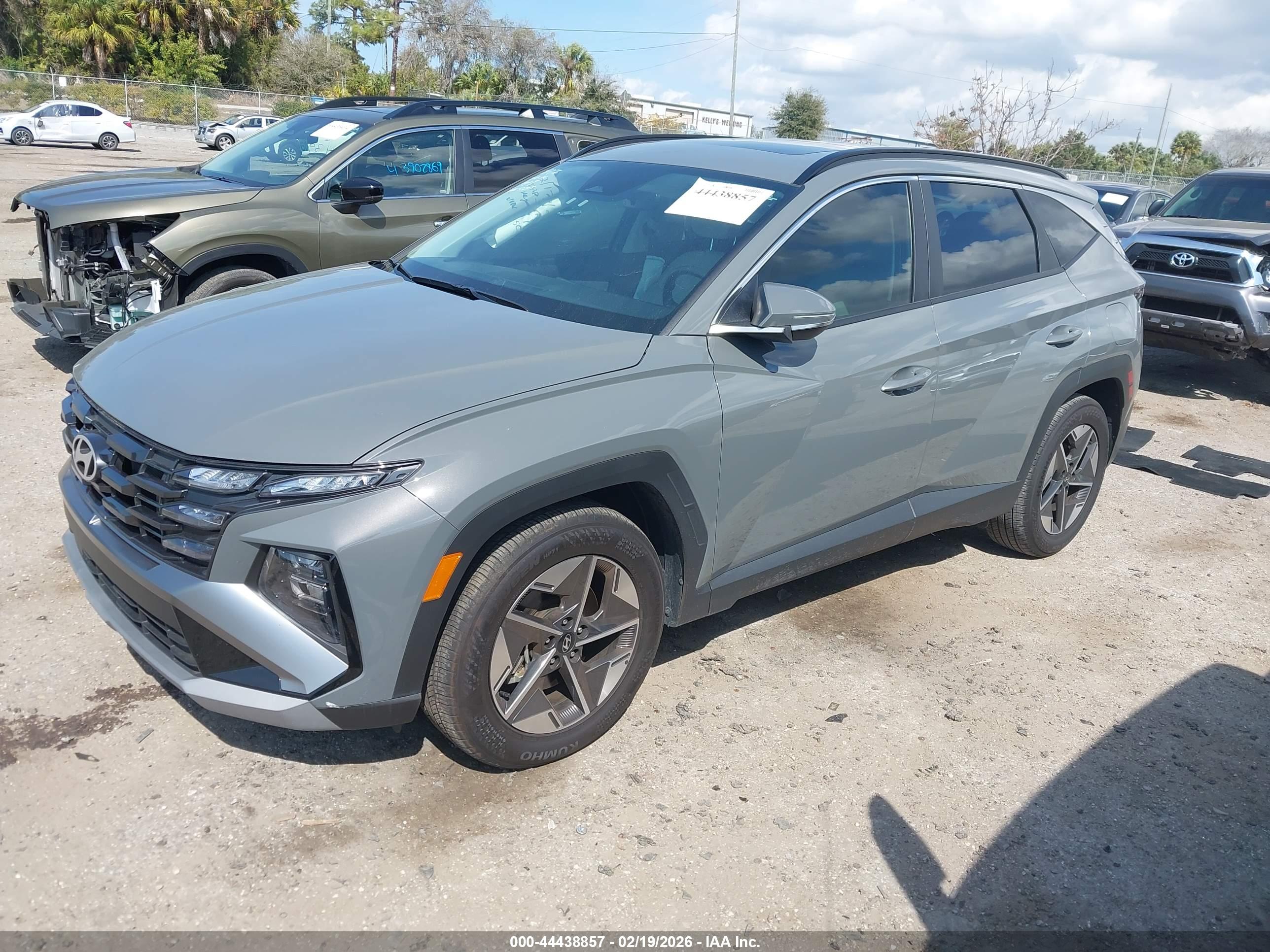 HYUNDAI TUCSON image 2