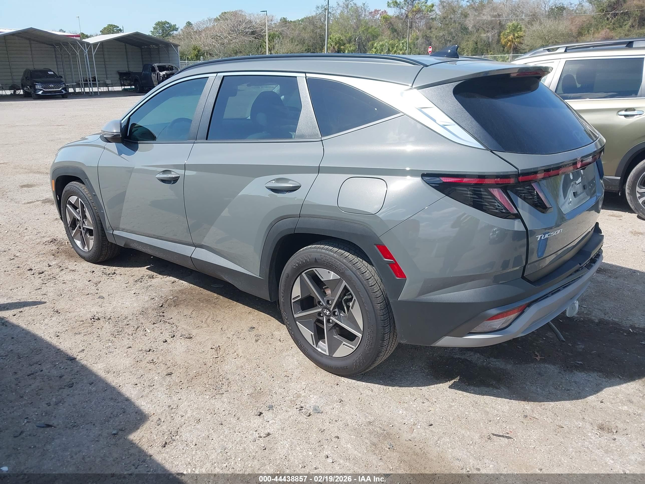 HYUNDAI TUCSON image 3