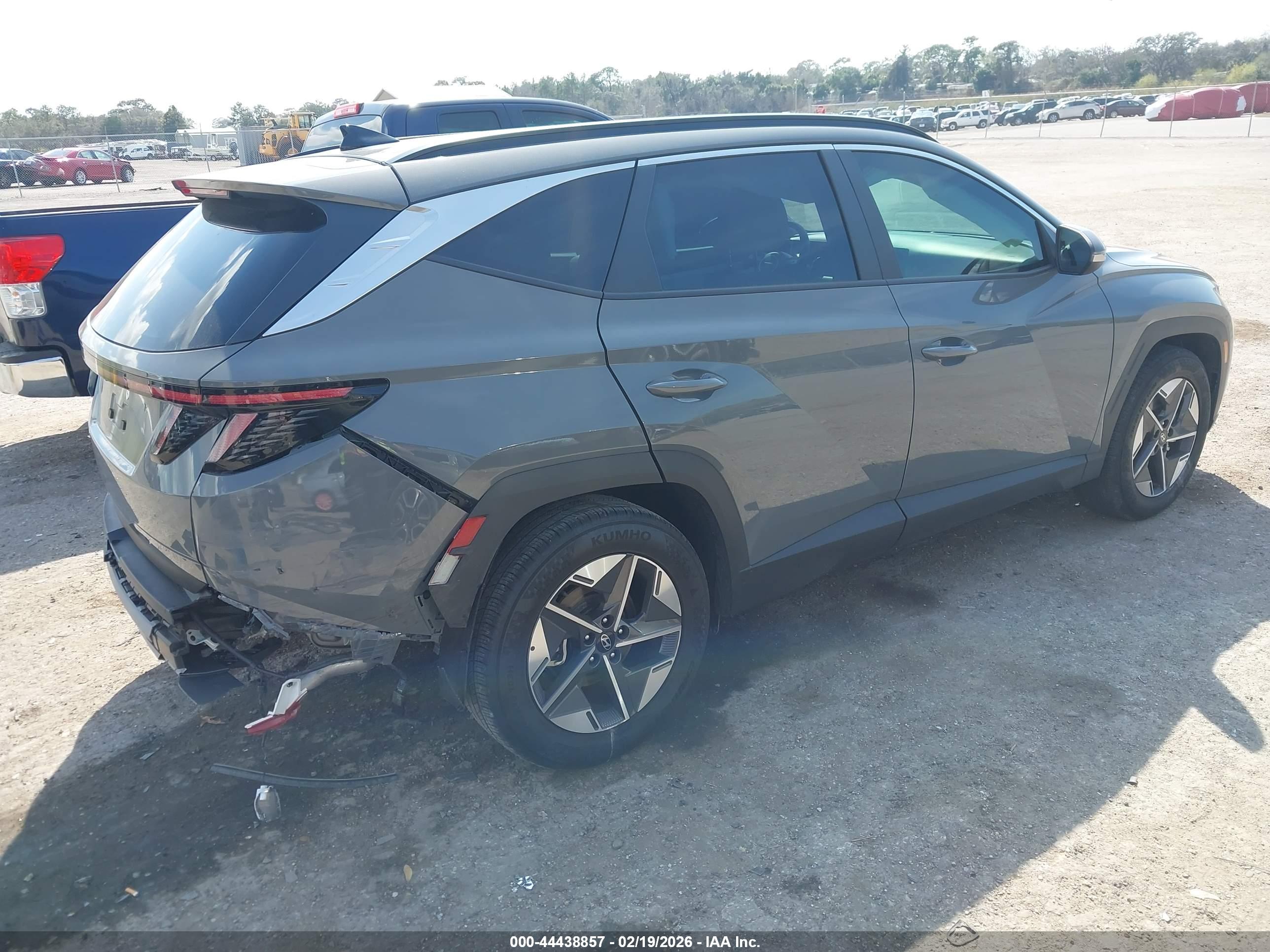 HYUNDAI TUCSON image 4
