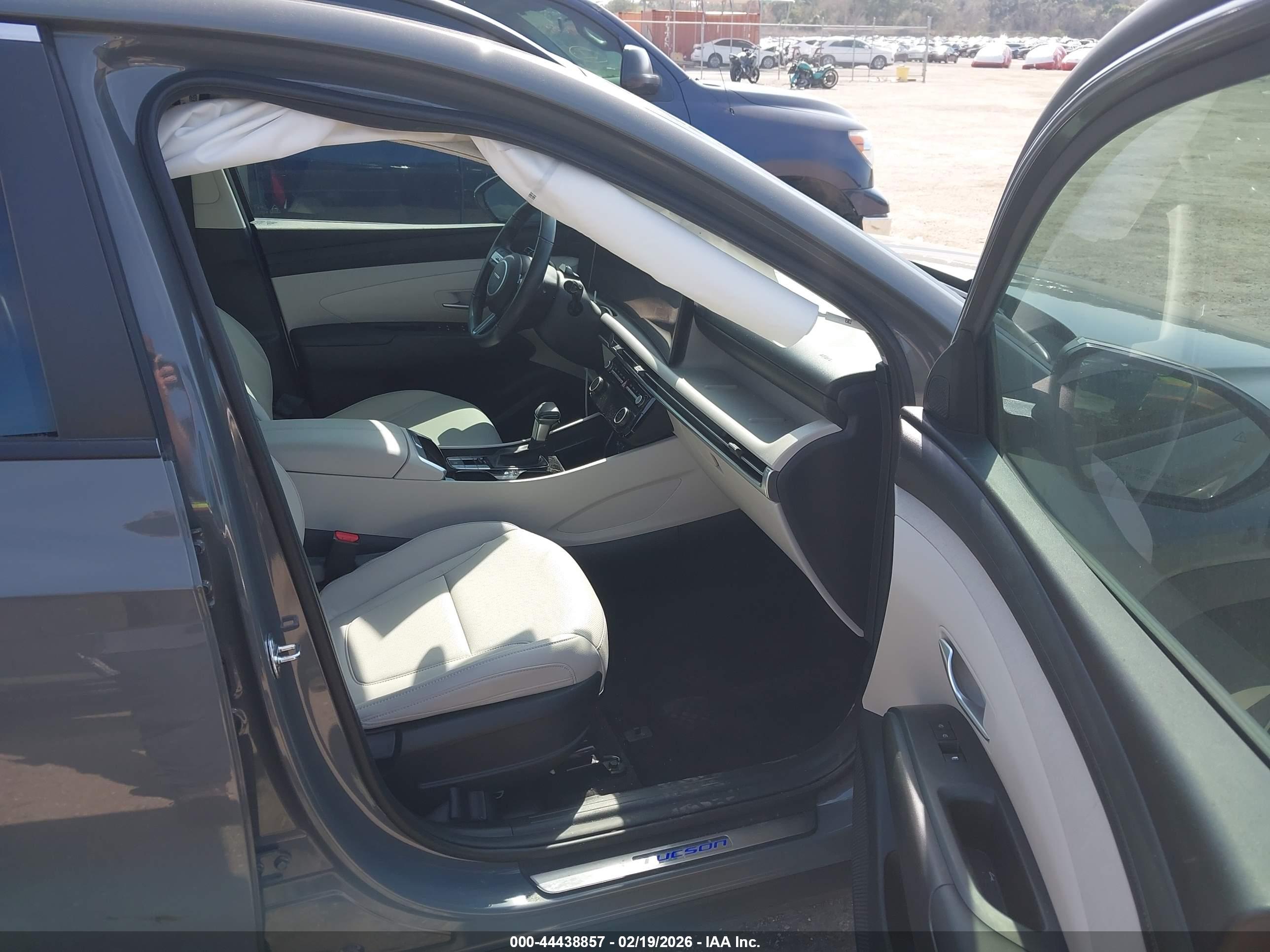 HYUNDAI TUCSON image 5
