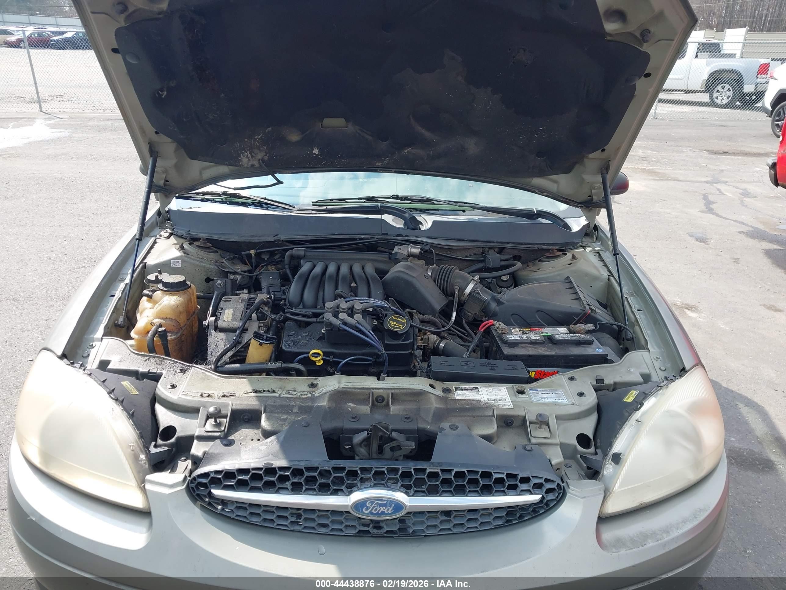 FORD TAURUS image 10