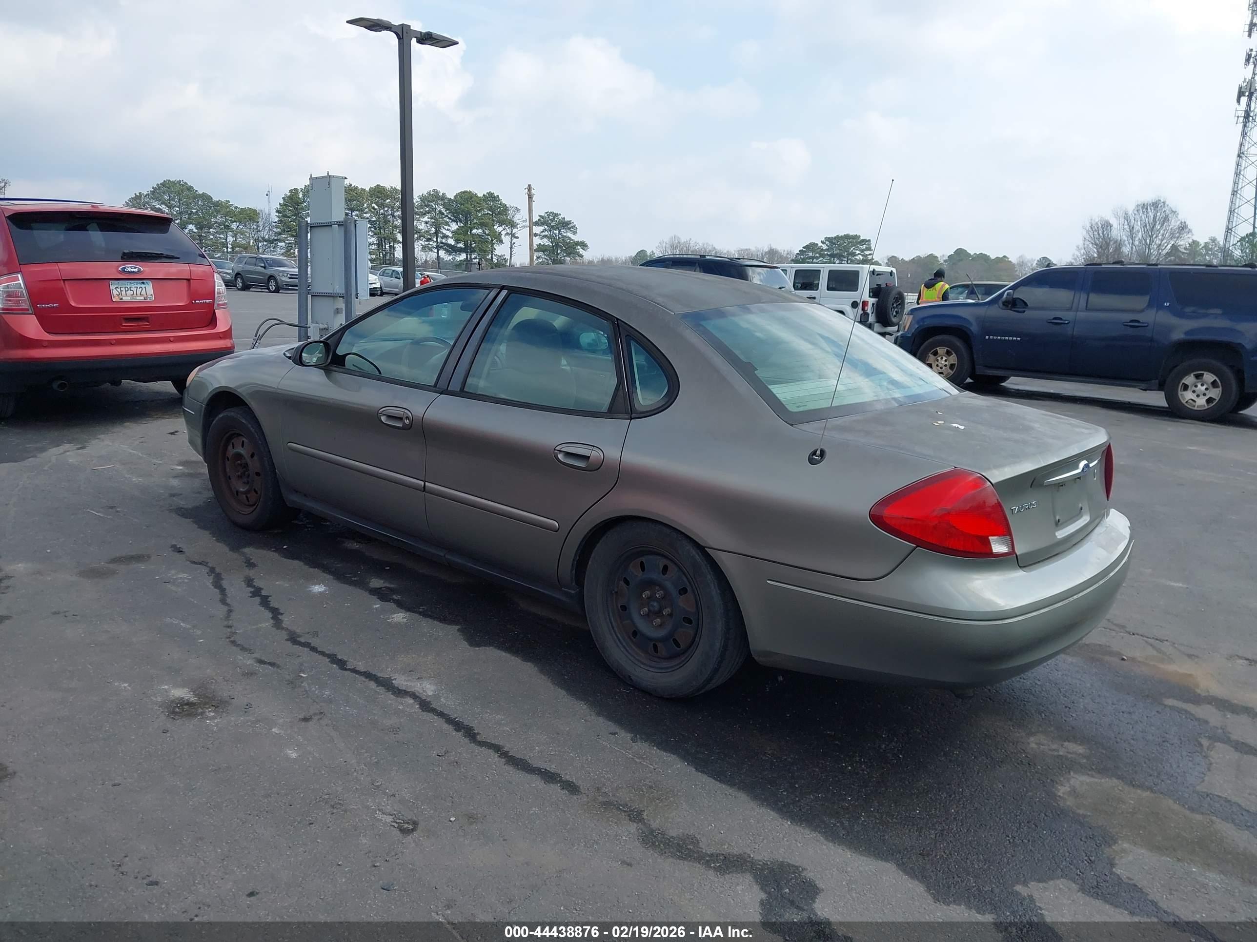 FORD TAURUS image 3