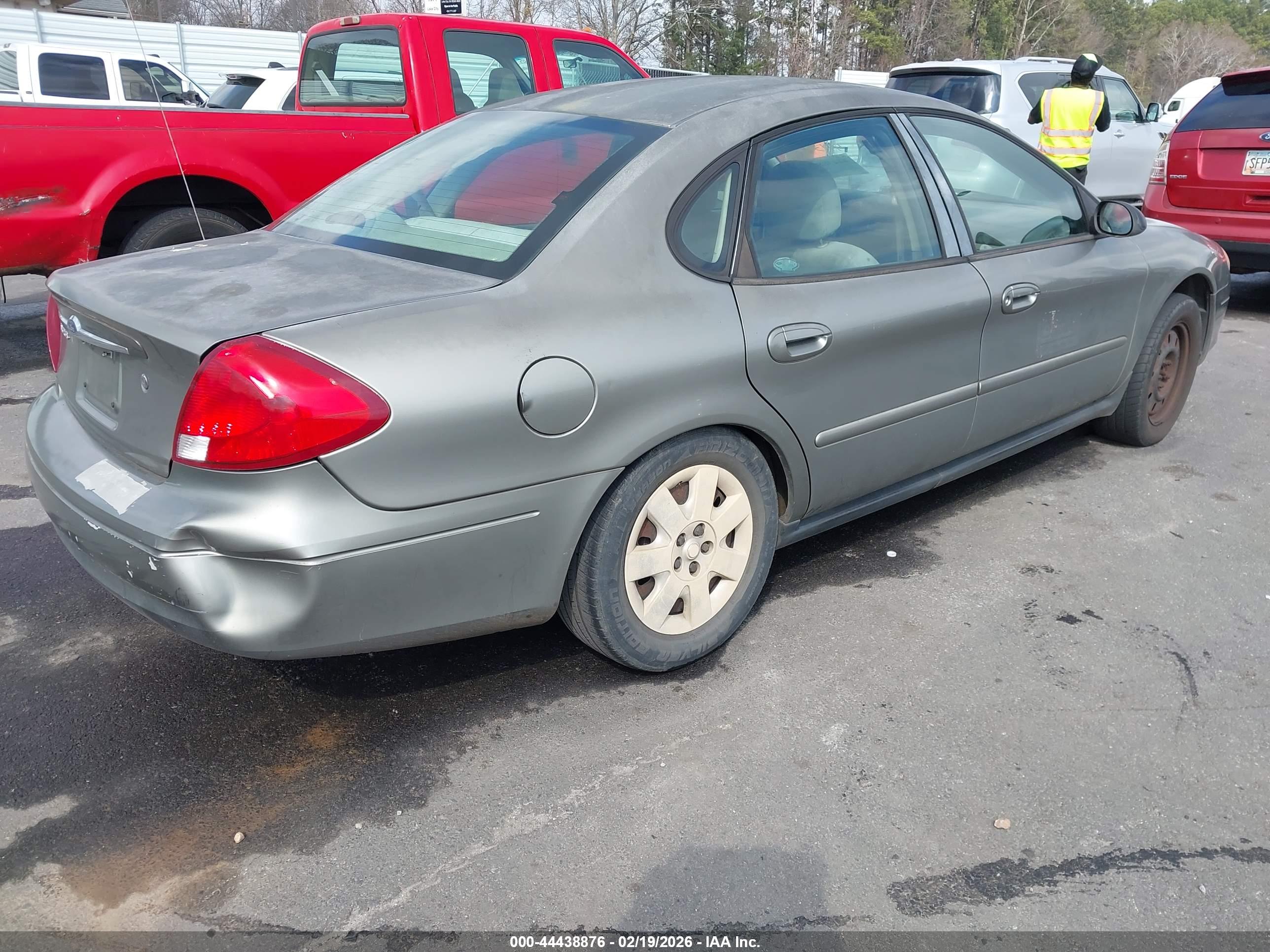 FORD TAURUS image 4
