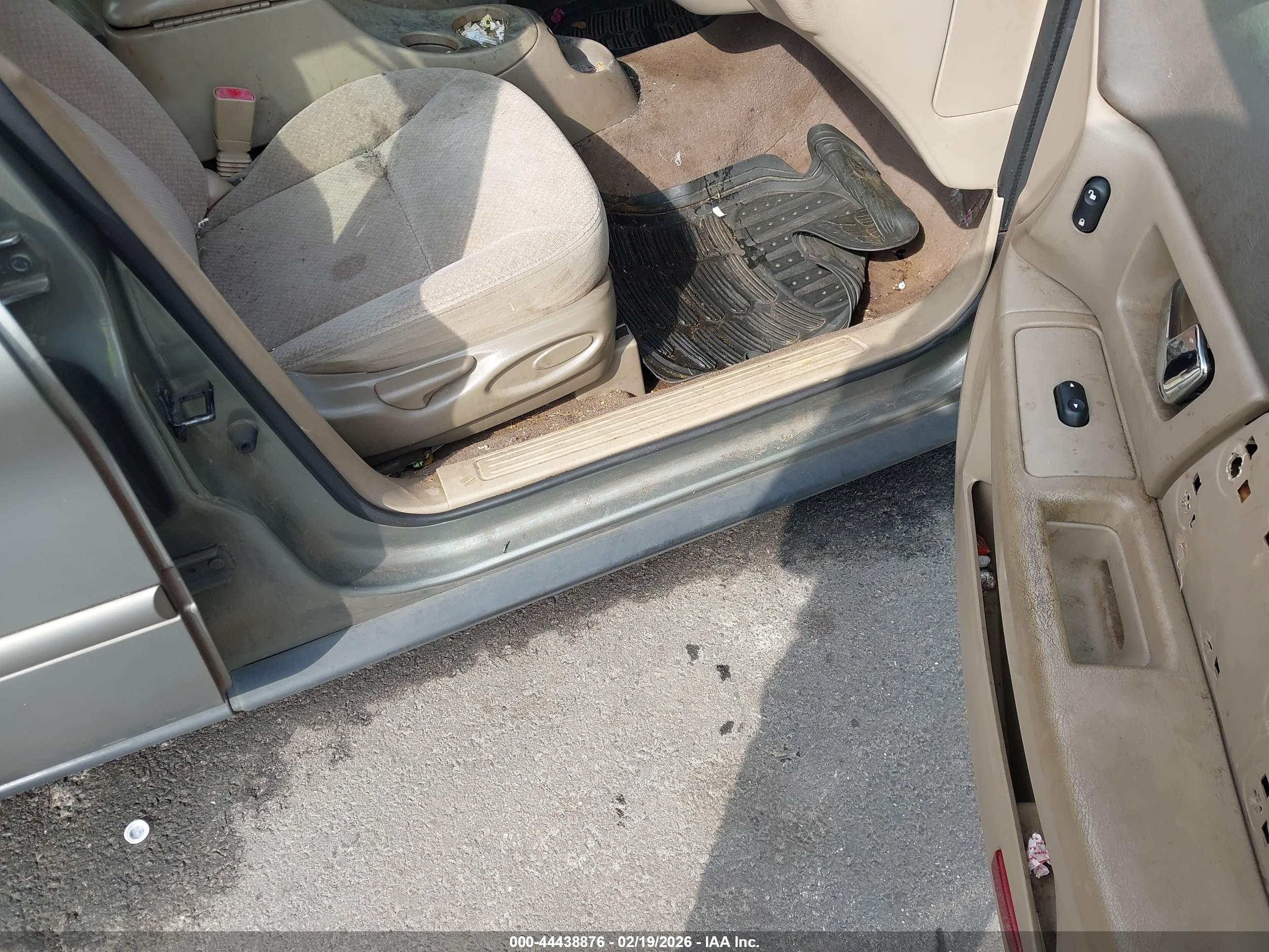 FORD TAURUS image 5