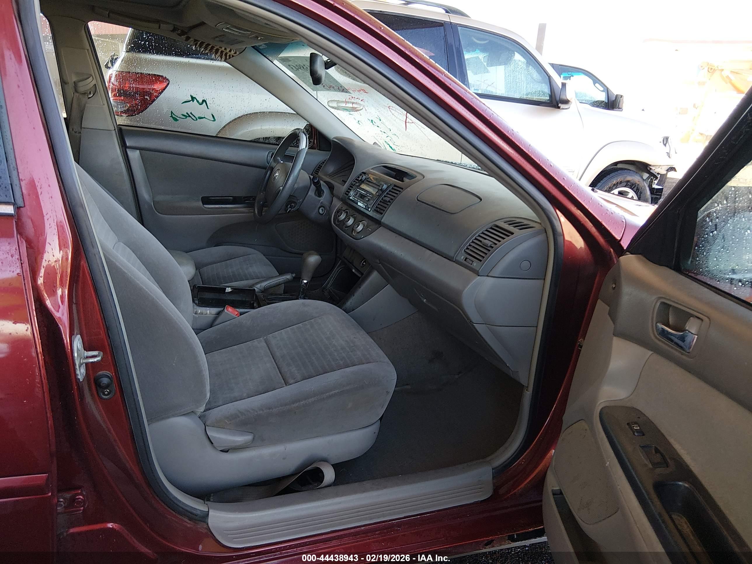 TOYOTA CAMRY image 5