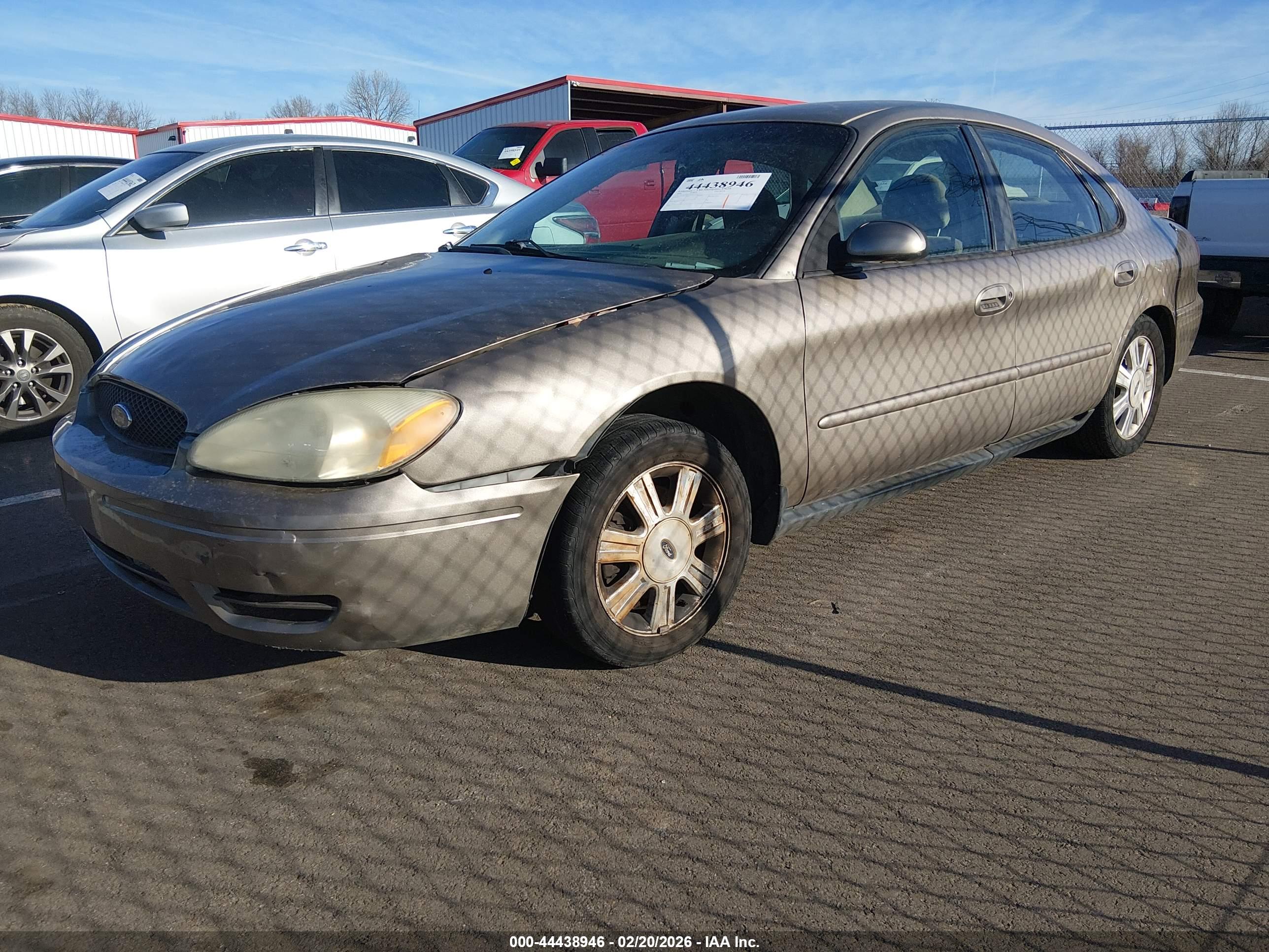 FORD TAURUS image 2