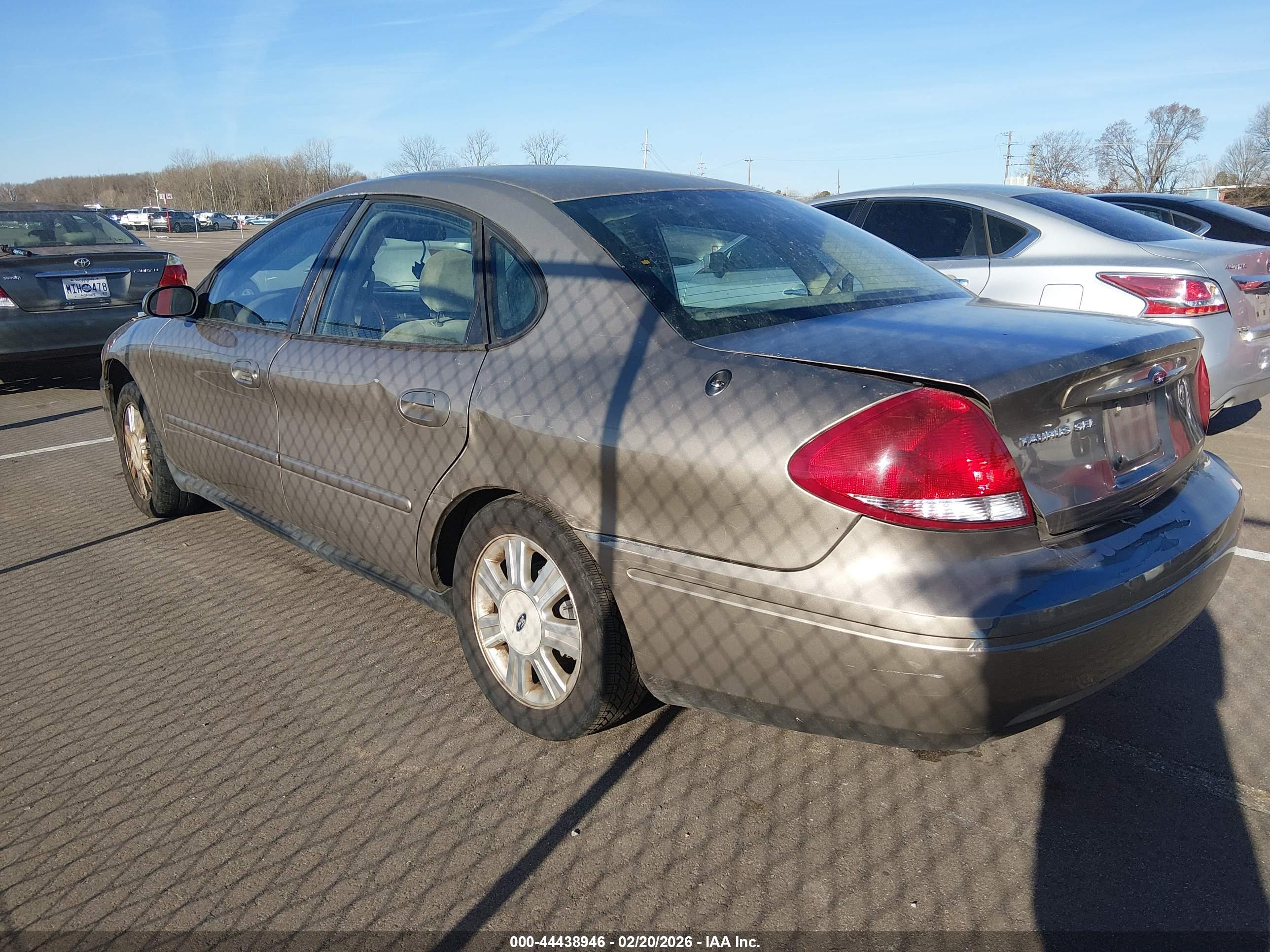 FORD TAURUS image 3